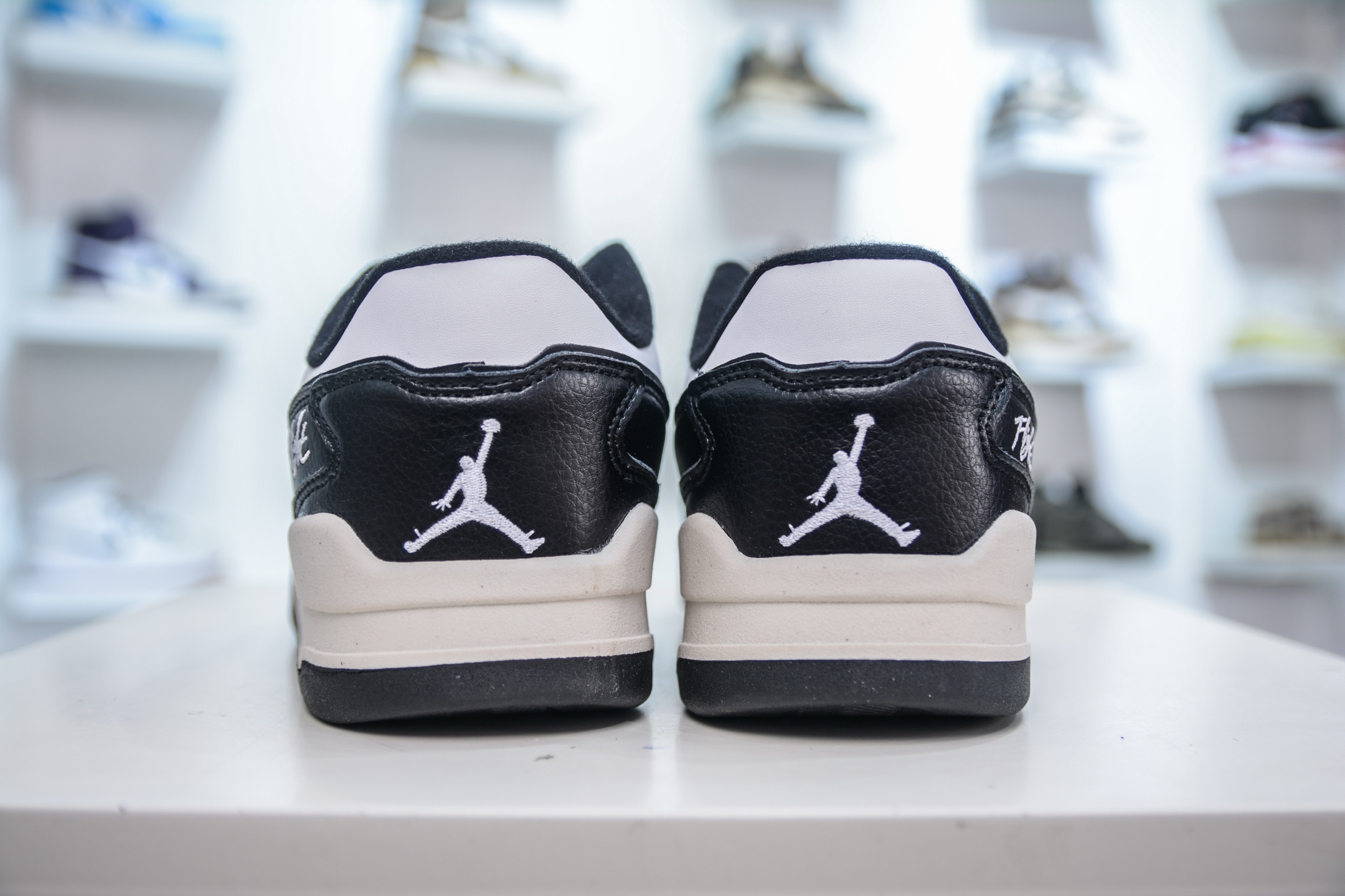 Jordan Flight Court Low Retro Sneaker Black/White