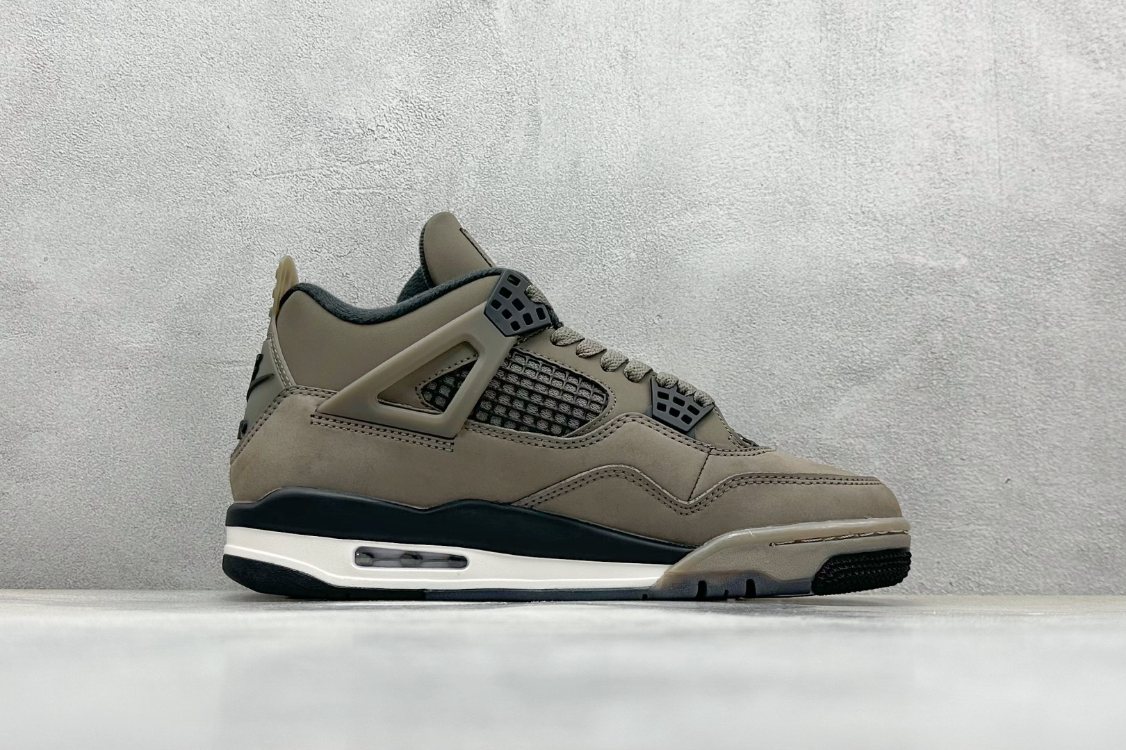 Jordan Air Jordan 4 Retro Mocha Taupe/Black