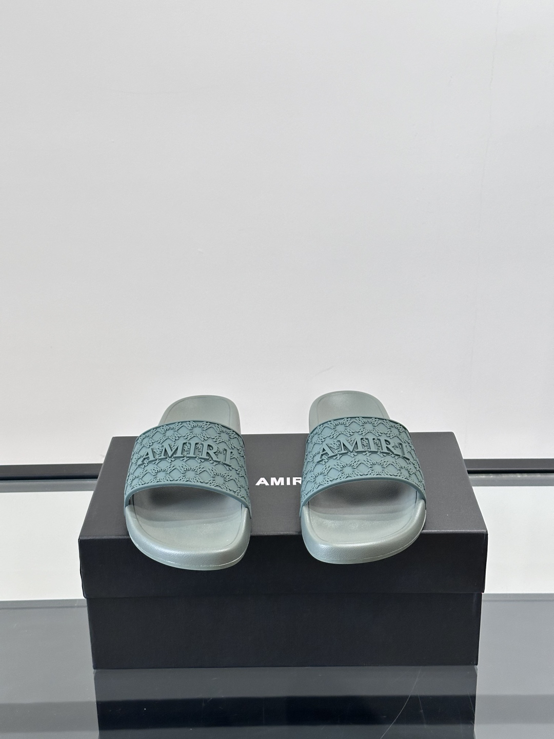 Amiri Embossed Logo Slides Green