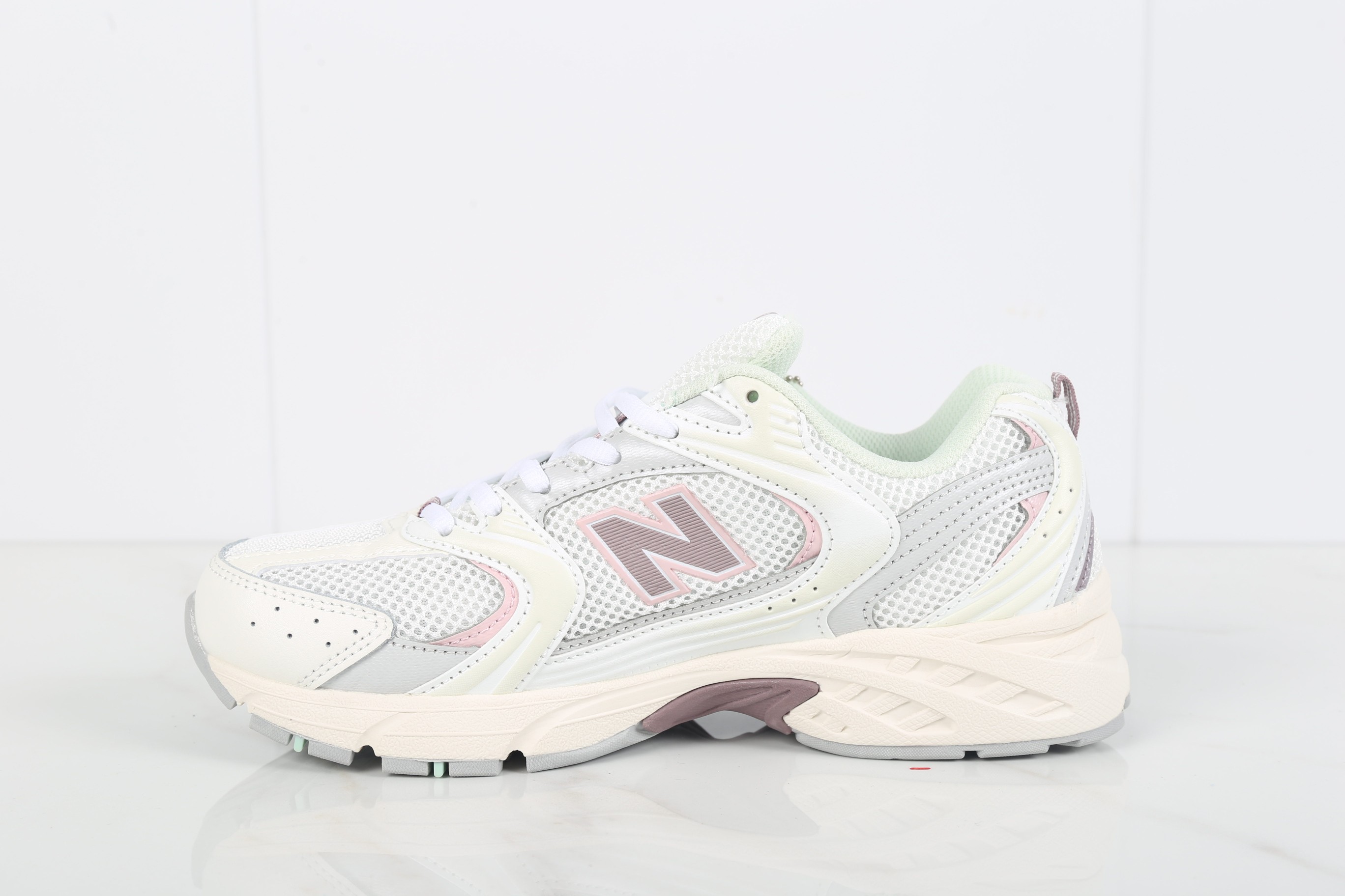 New Balance MR530 Retro Sneakers White/Pink