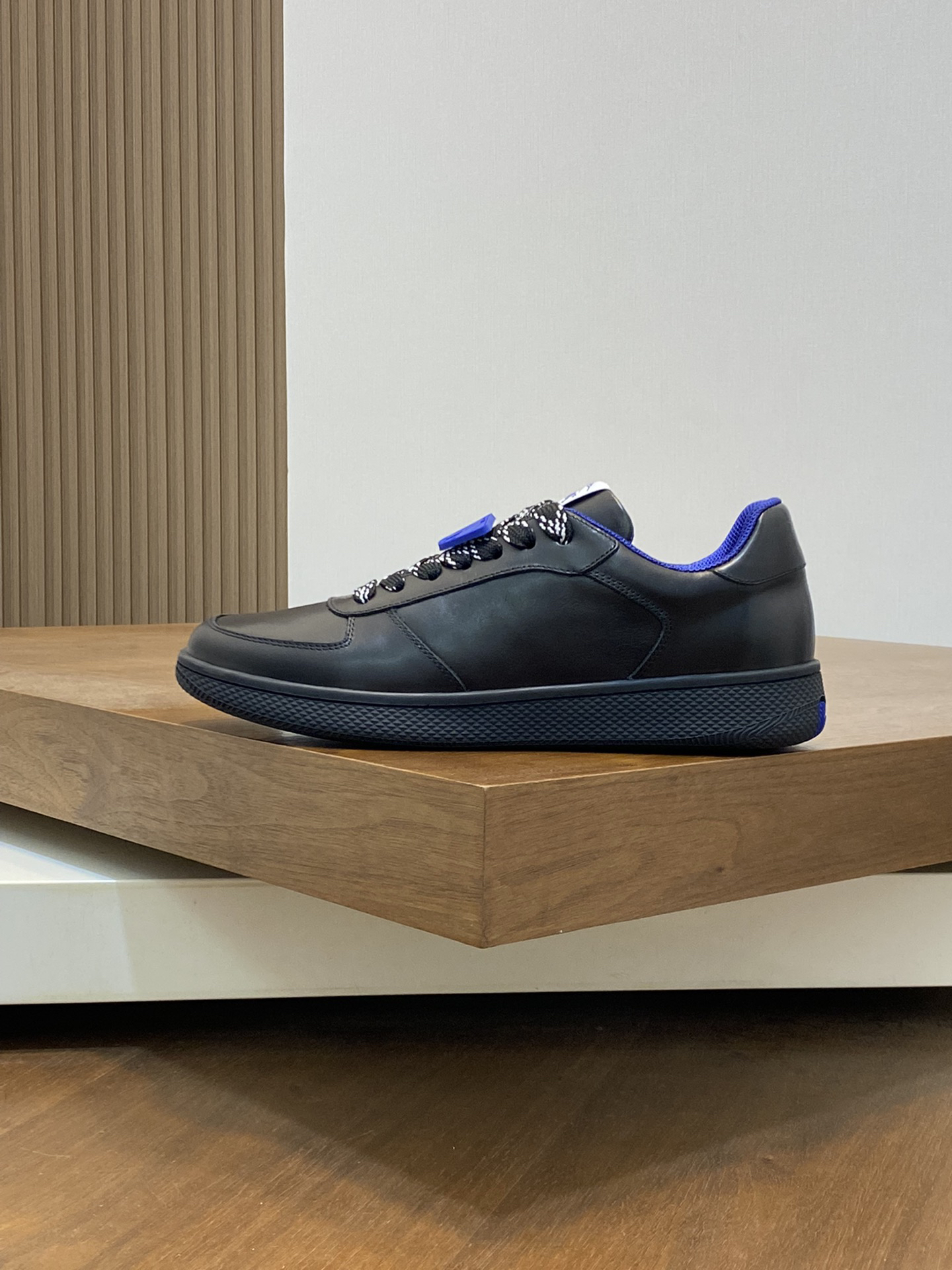 Burberry Leather Low-Top Sneakers Black/Blue