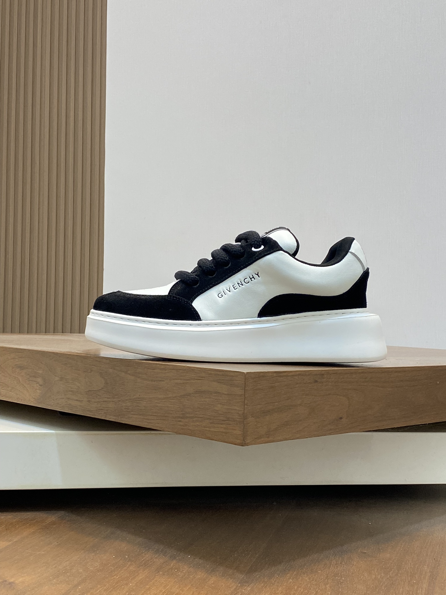 Givenchy Calfskin Low-Top Sneakers Black/White