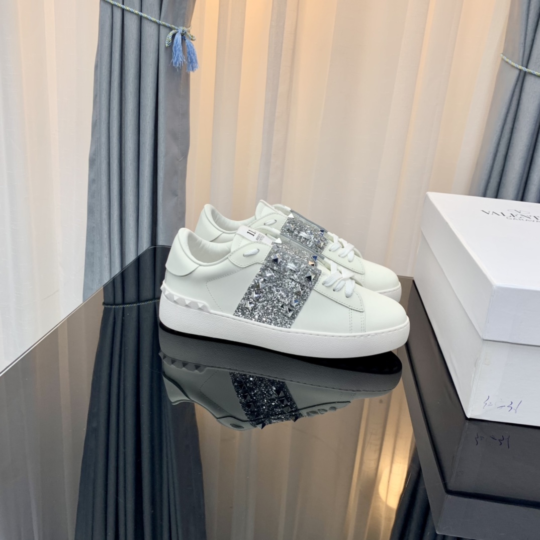 Valentino Rockstud Sneakers White