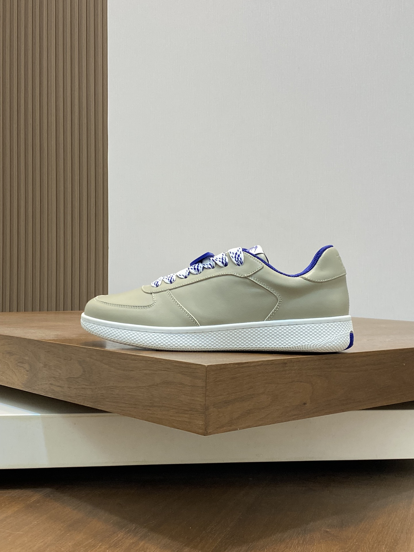 Burberry Leather Low-Top Sneakers Gray/Blue