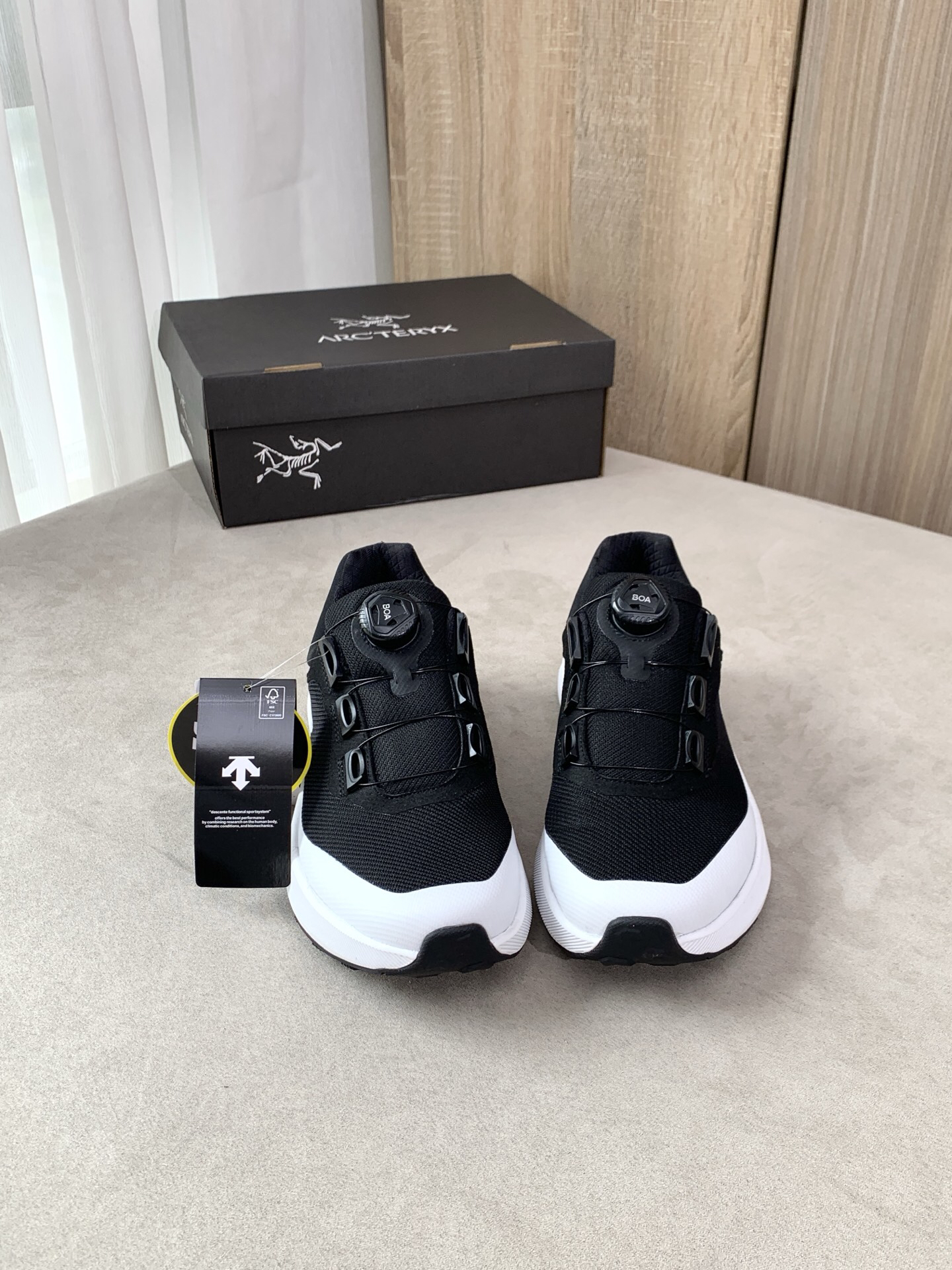 Descente Dualis G BOA Trail Runners Black/White
