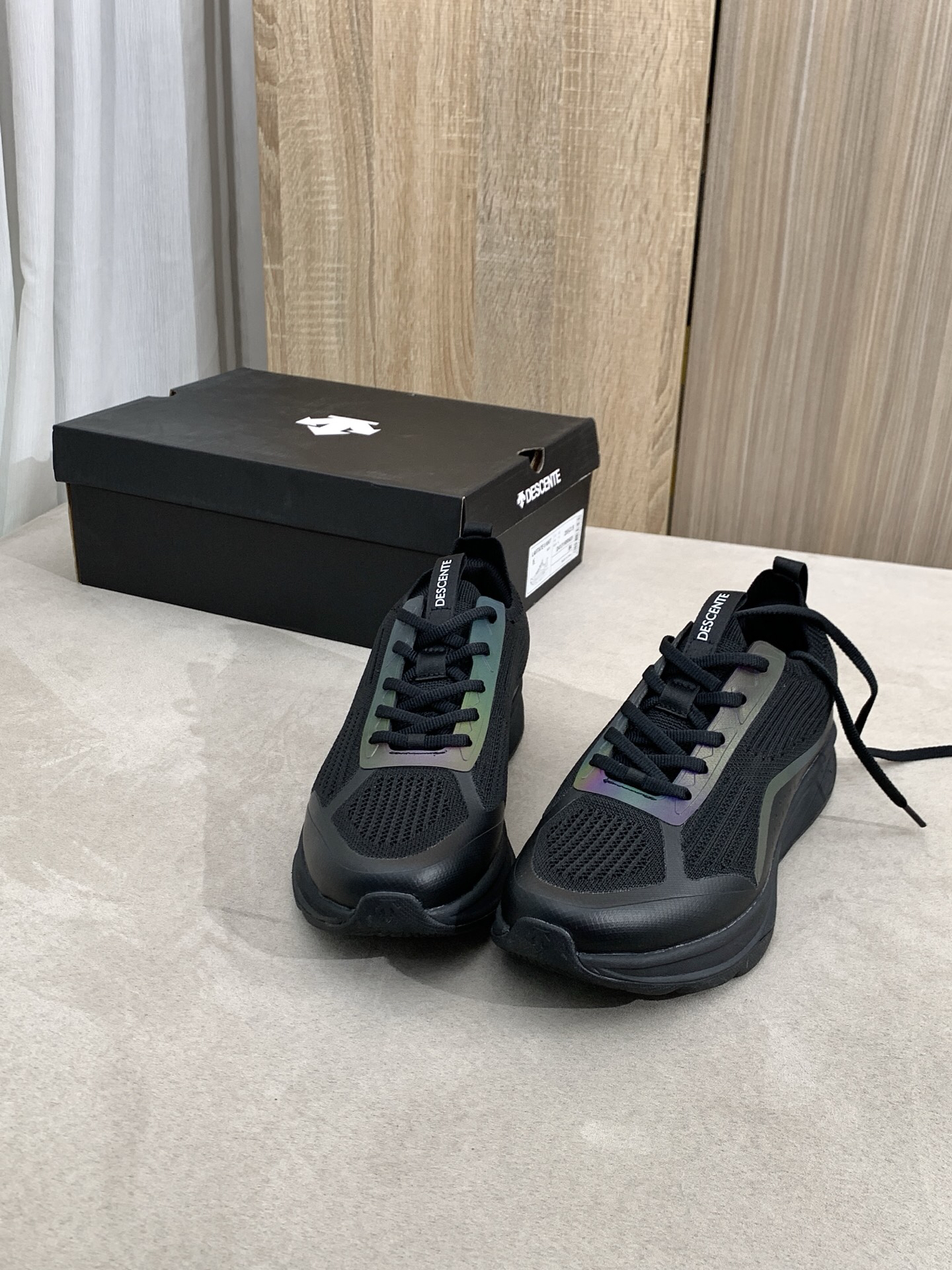 Descente Lavitate II Knit Sneakers Black