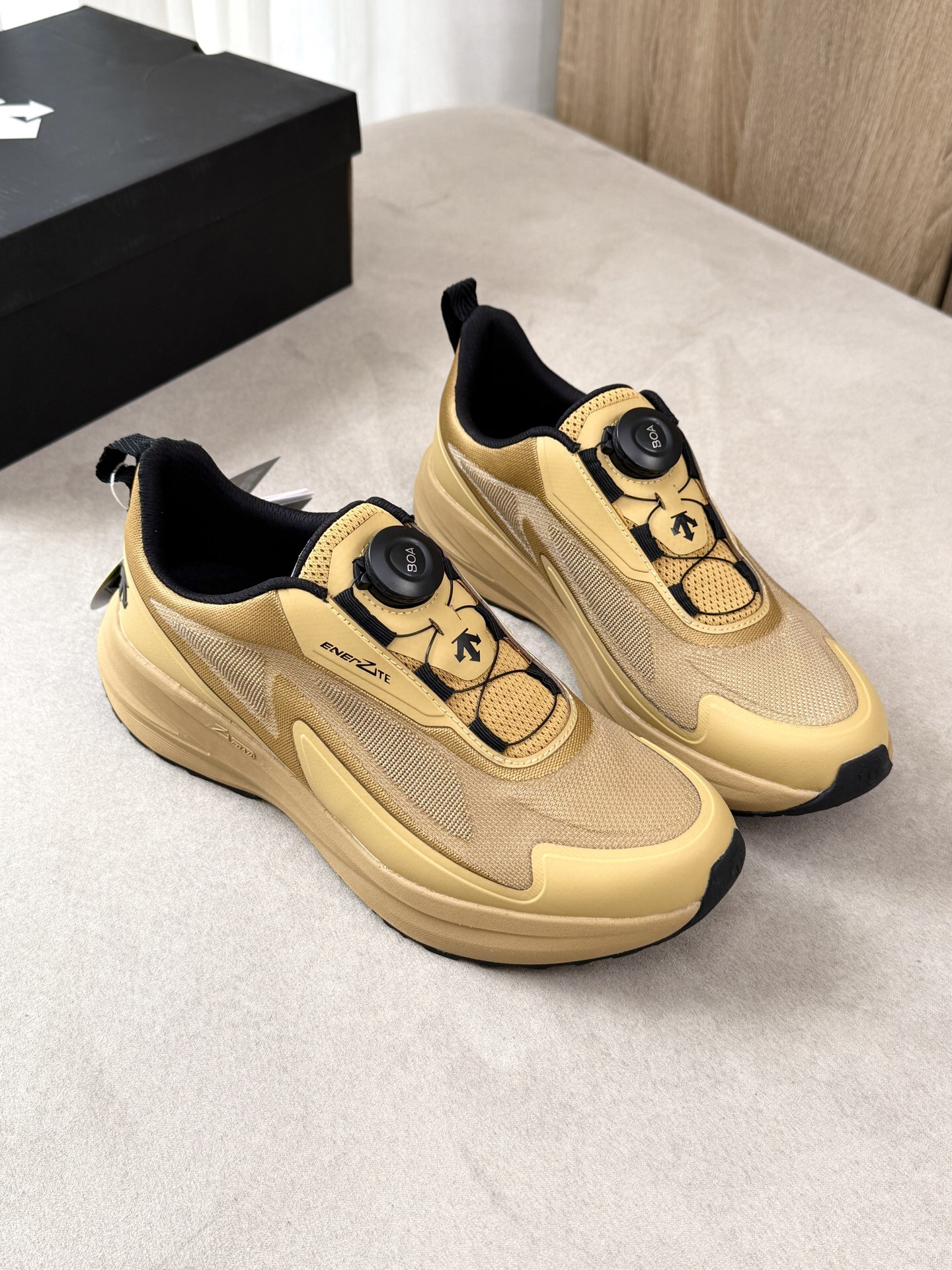 Descente BOA Dial Casual Sneakers Khaki