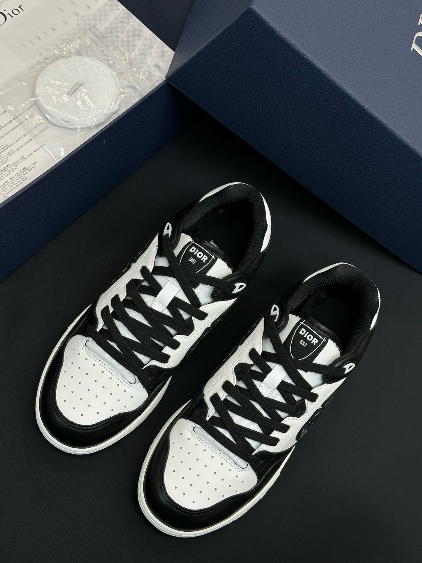 Dior B57 Low-Top Sneakers Black/White