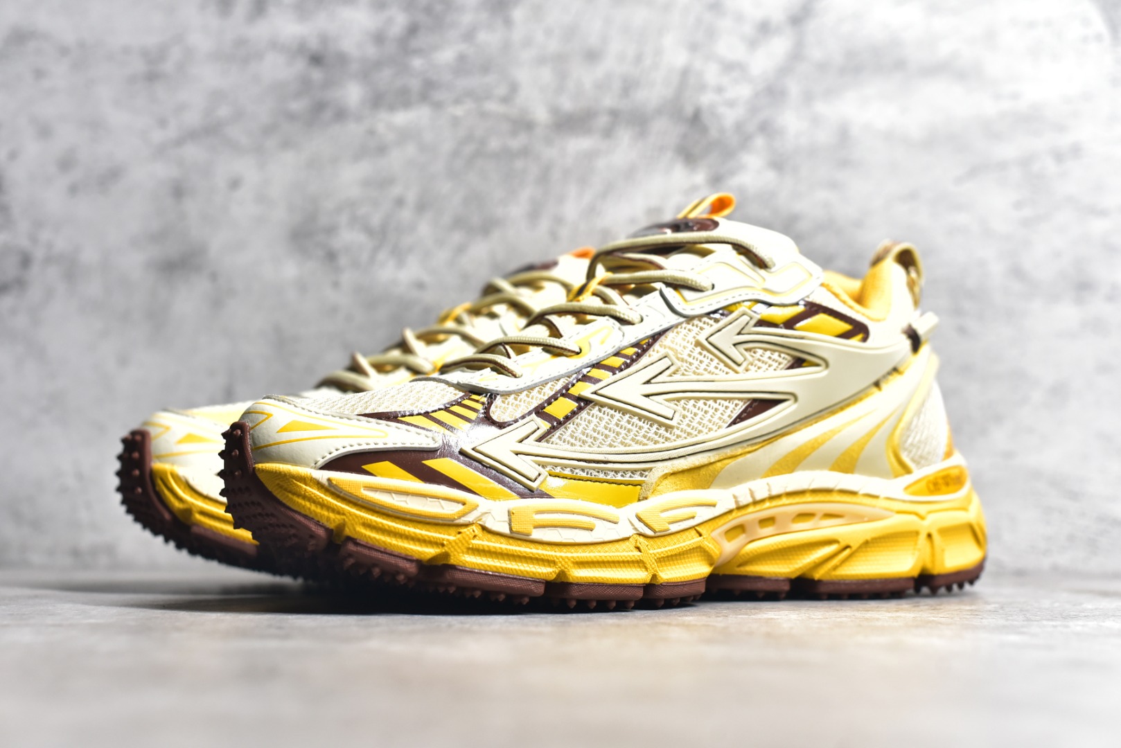 Off-White Retro Low Sneakers Yellow