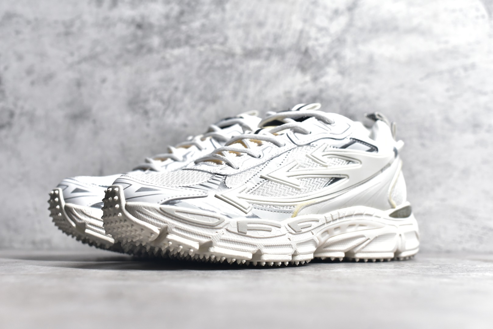 Off-White Low-Top Retro Runner Sneakers White