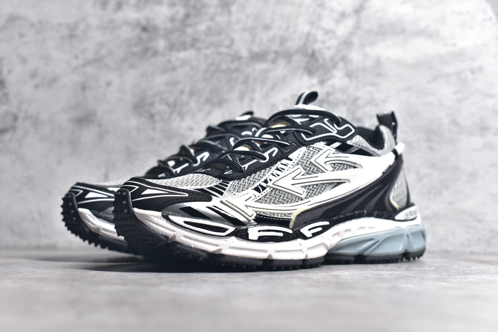 Off-White 2024 Runner Sneakers Black/White