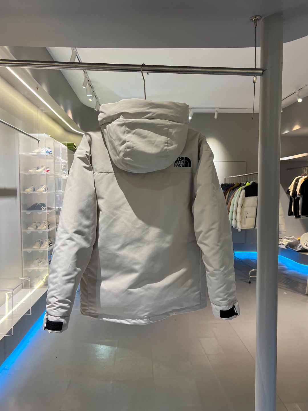 The North Face Multi-Pocket Down Hooded Jacket White