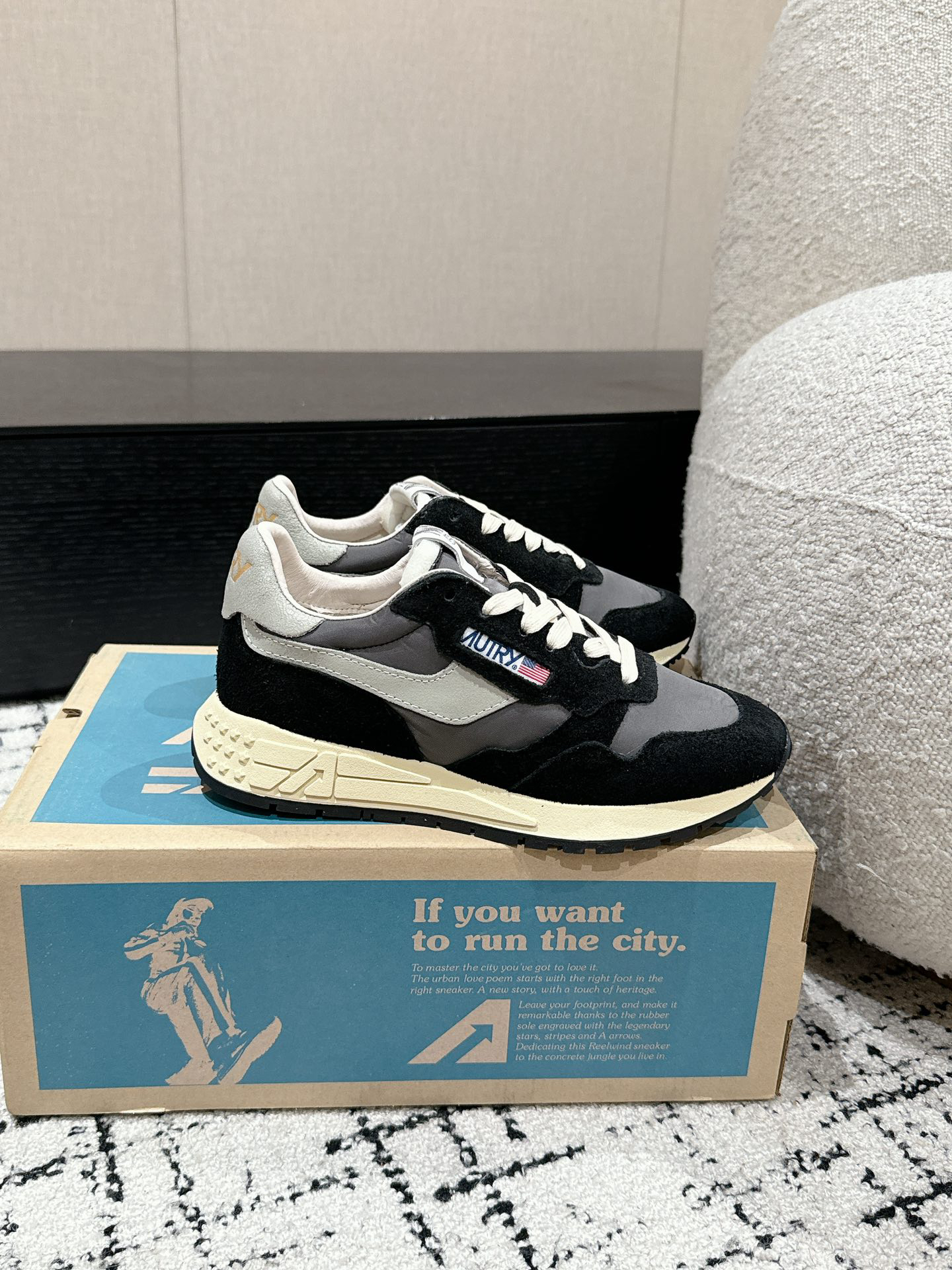 Autry Retro Runner Leather Sneakers Black/Grey