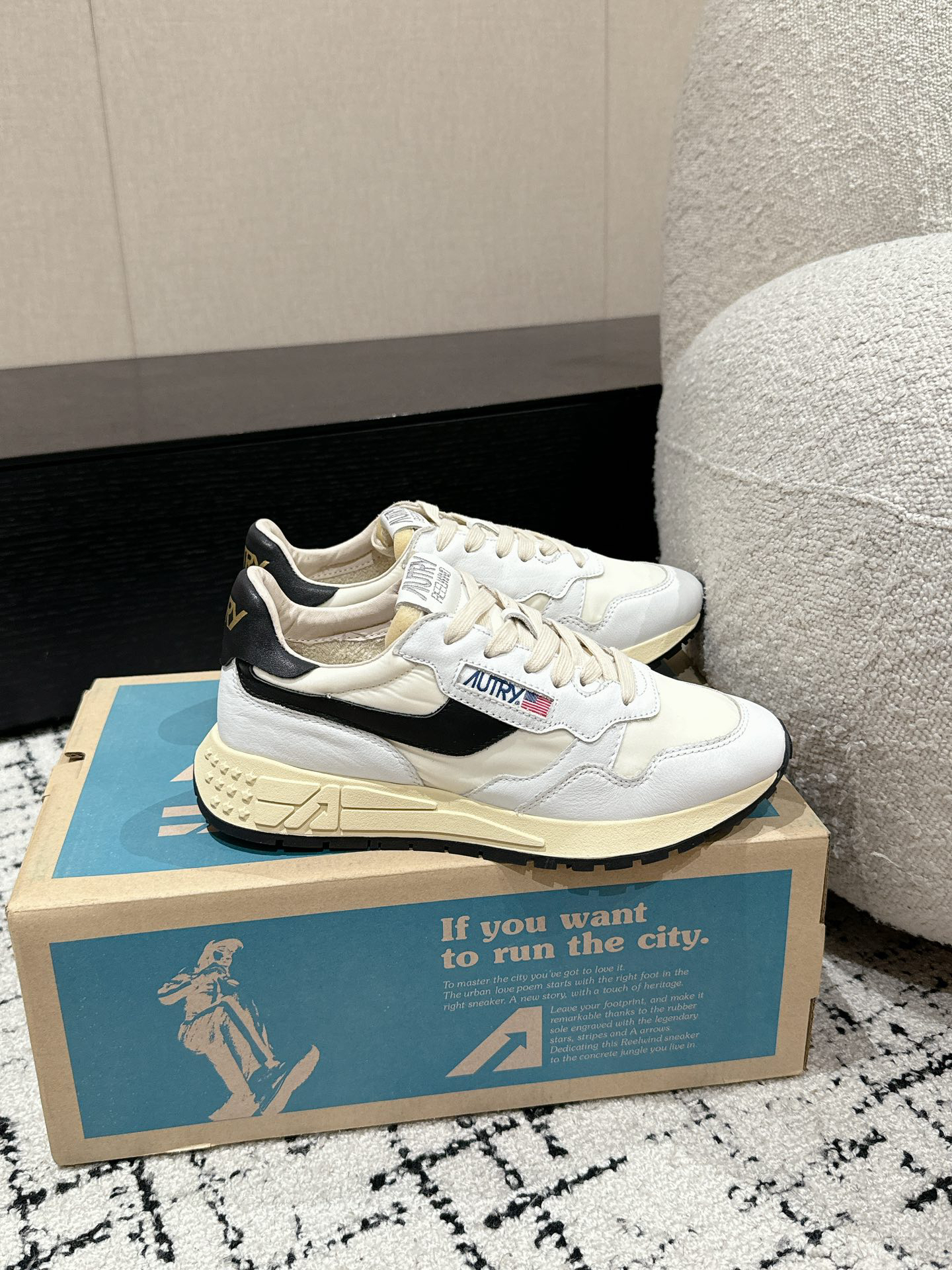 Autry Rewind Retro Runner Sneakers White/Black