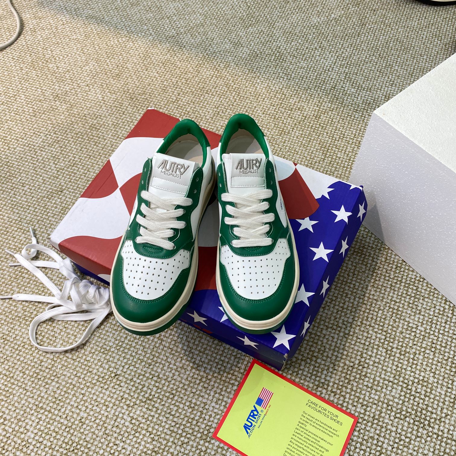 Autry Medalist Leather Sneakers Green/White