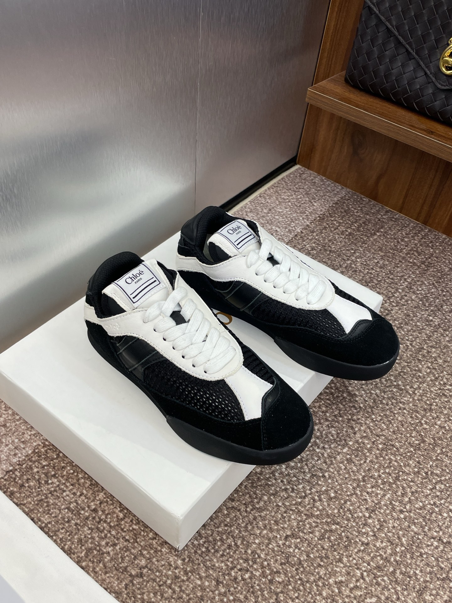 Chloe Low-Top Runner Sneakers Black/White