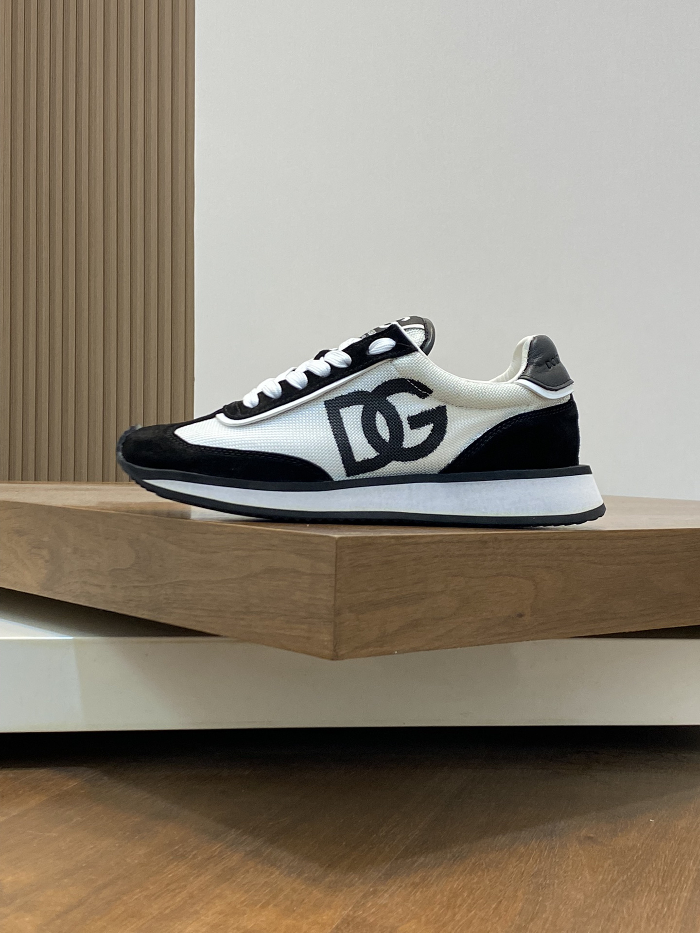 Dolce & Gabbana DG Logo Low-Top Sneakers Black/White
