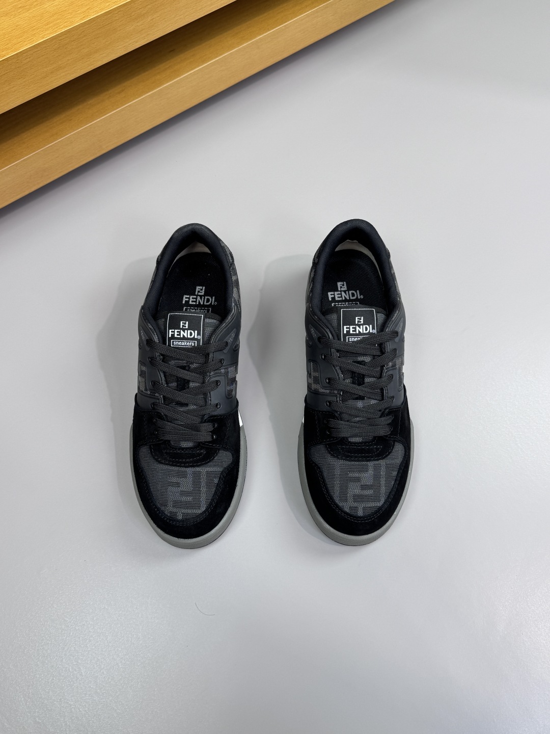 Fendi FF Logo Low-Top Sneakers Black