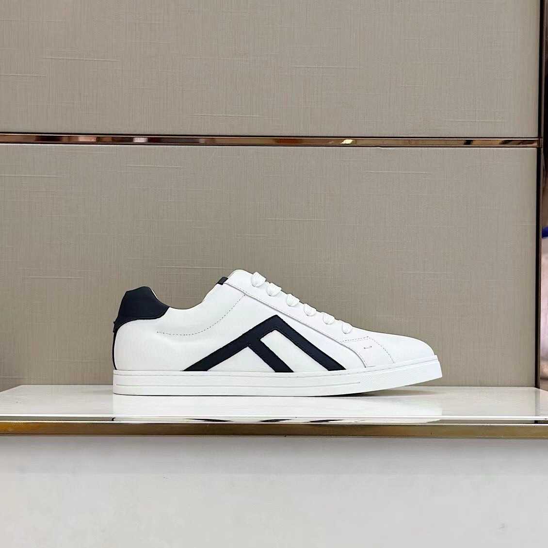 Fendi FF Leather Low-Top Sneakers White/Black