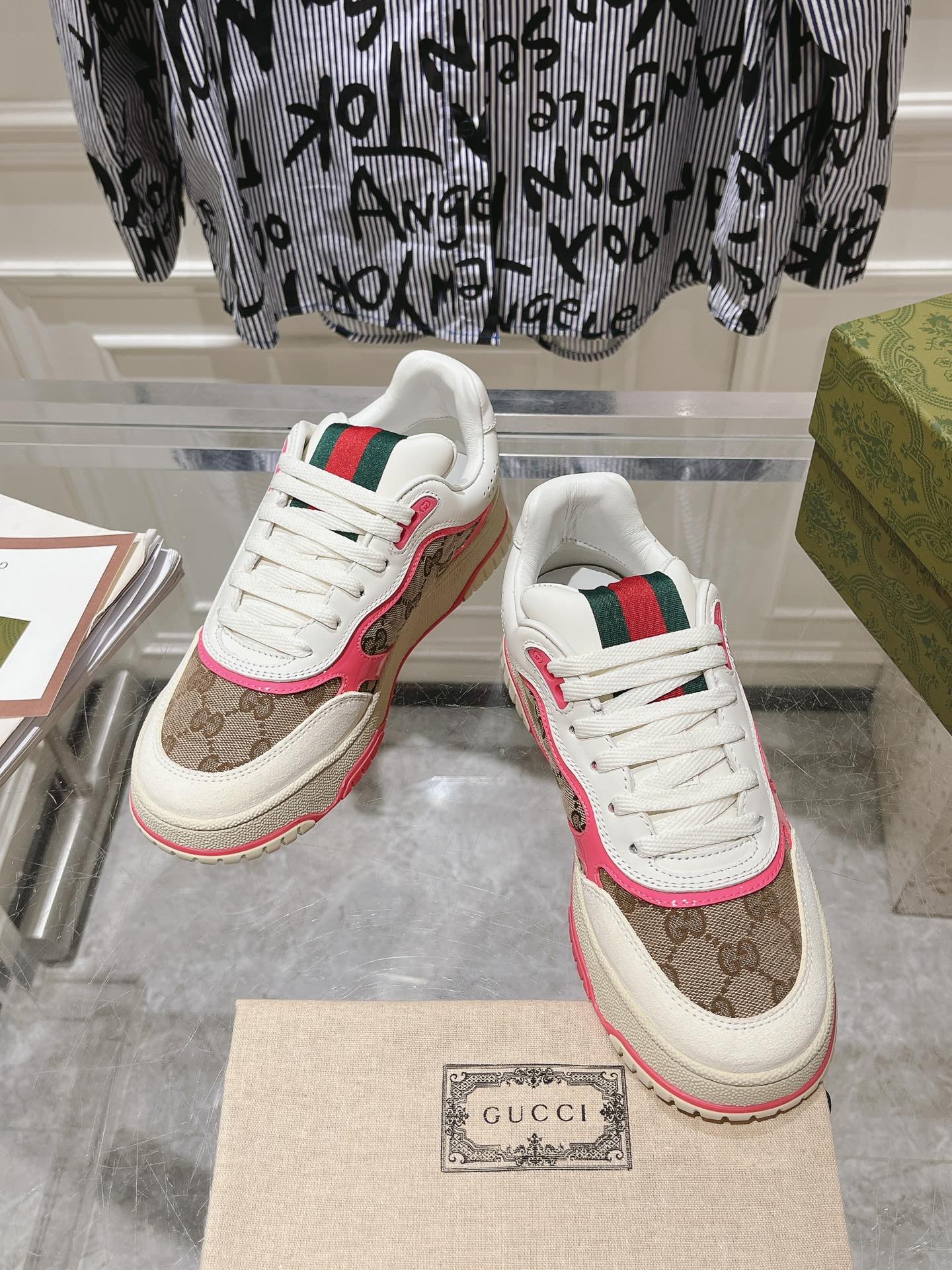 Gucci Vintage GG Sneakers White/Pink