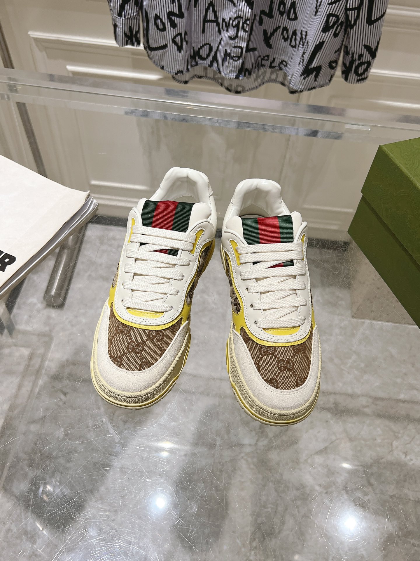 Gucci Retro Distressed Low-Top Sneakers Multi-Color