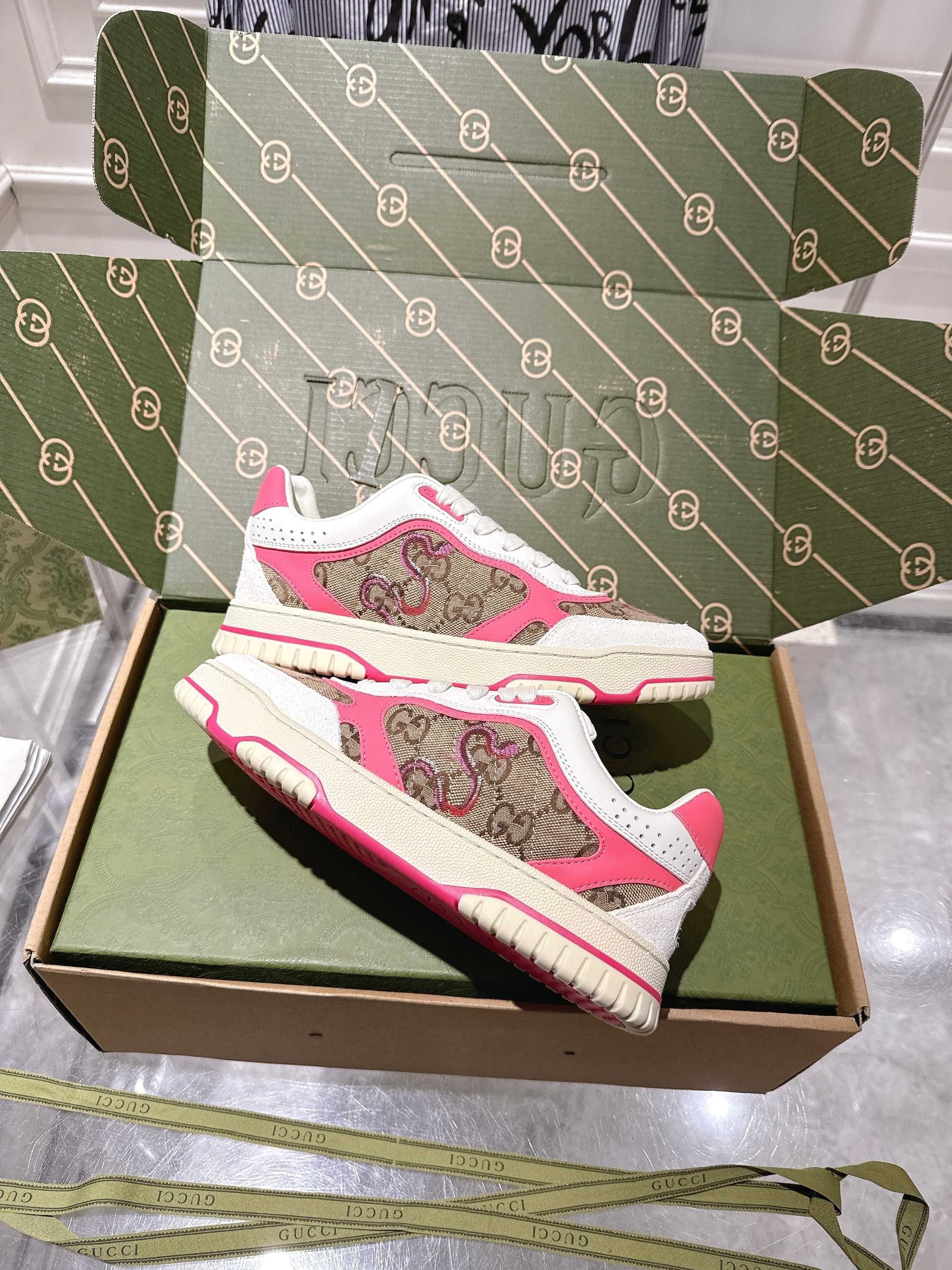 Gucci Retro GG Sneakers Pink