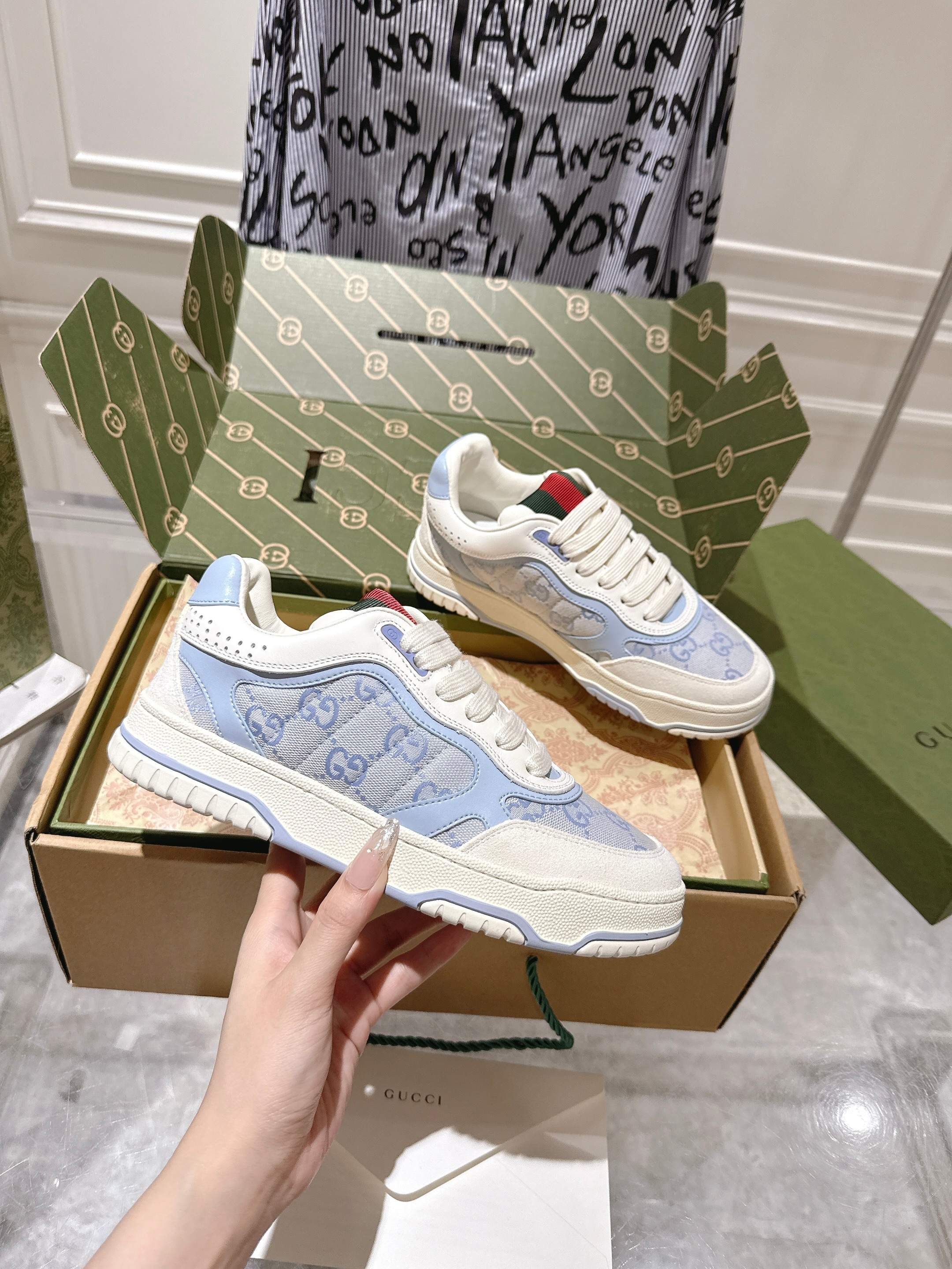 Gucci Retro Low-Top Sneakers Blue/White