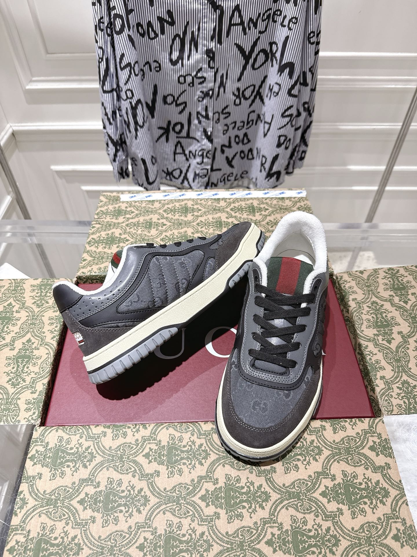 Gucci Vintage Distressed Low-Top Sneakers Grey