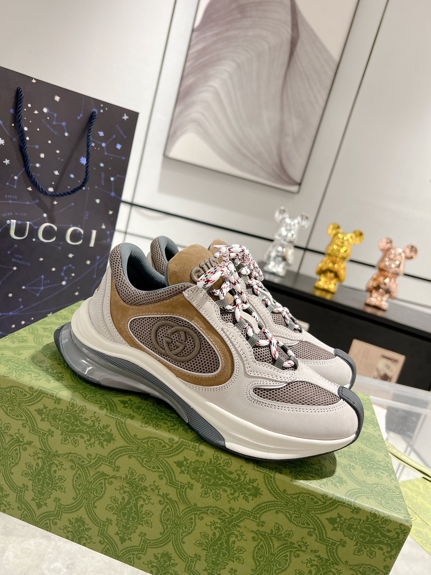 Gucci Run Chunky Sneakers Beige