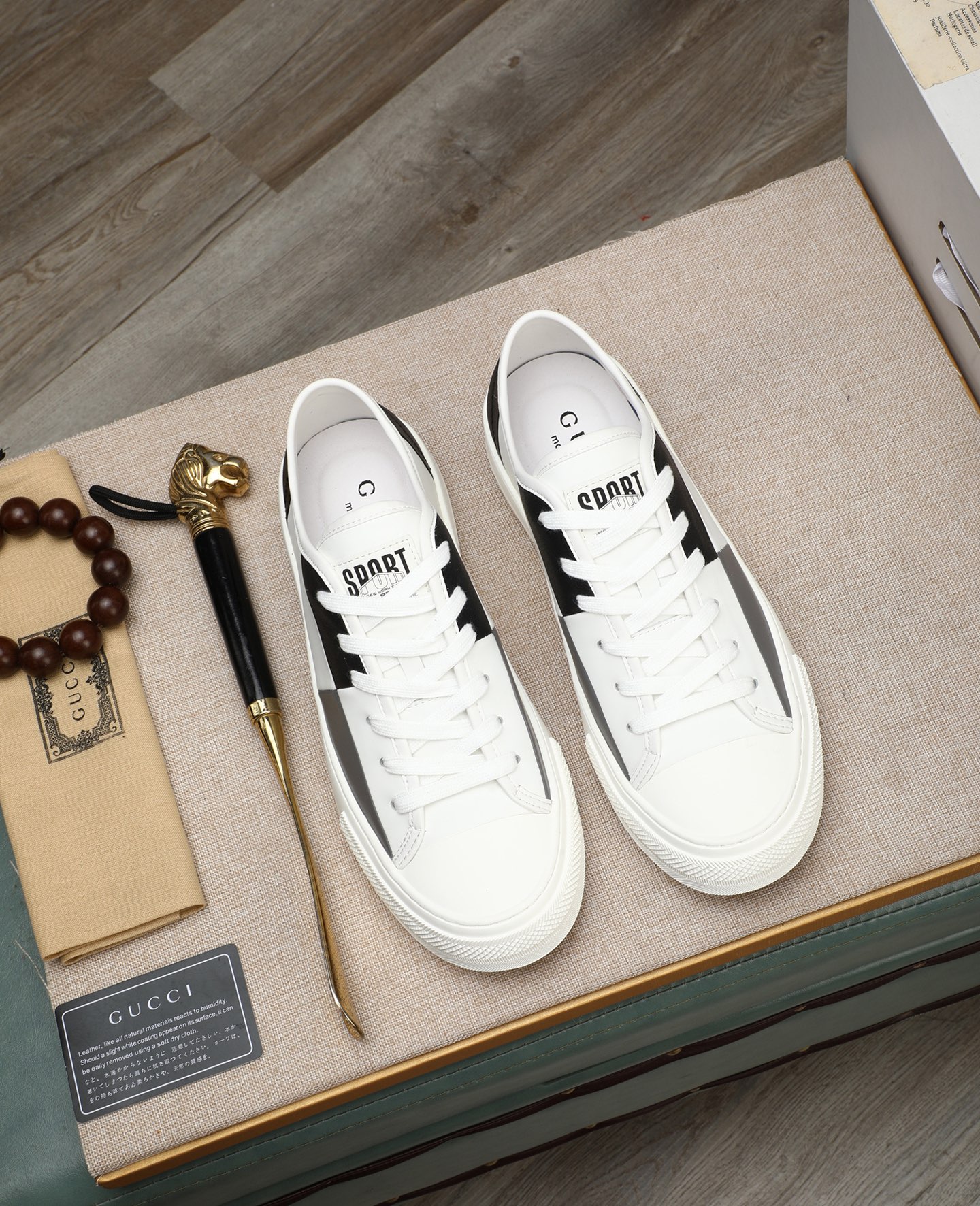 Gucci Leather Low-Top Sneakers Black/White