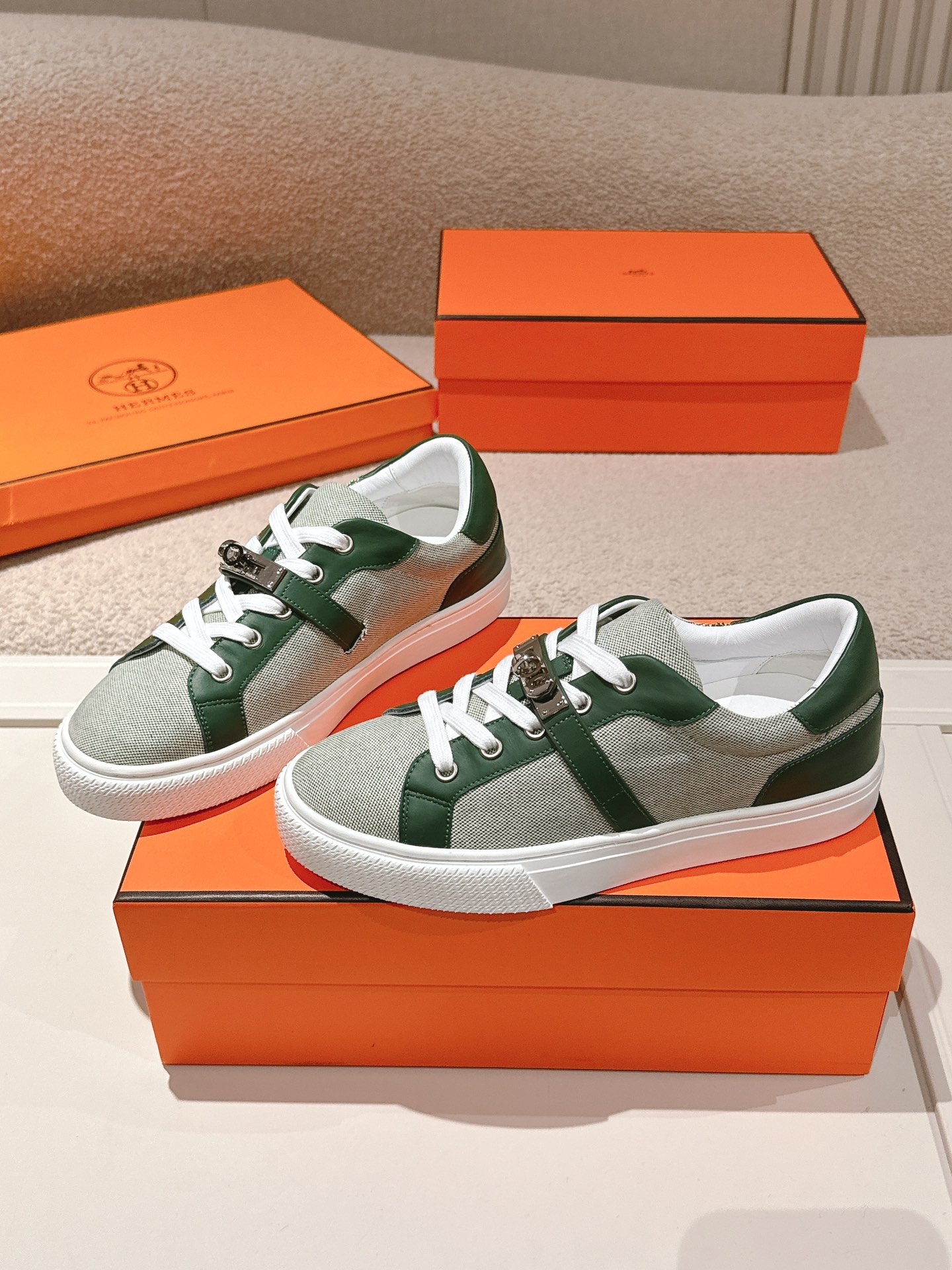 Hermes Kelly Buckle Low-Top Sneakers Green