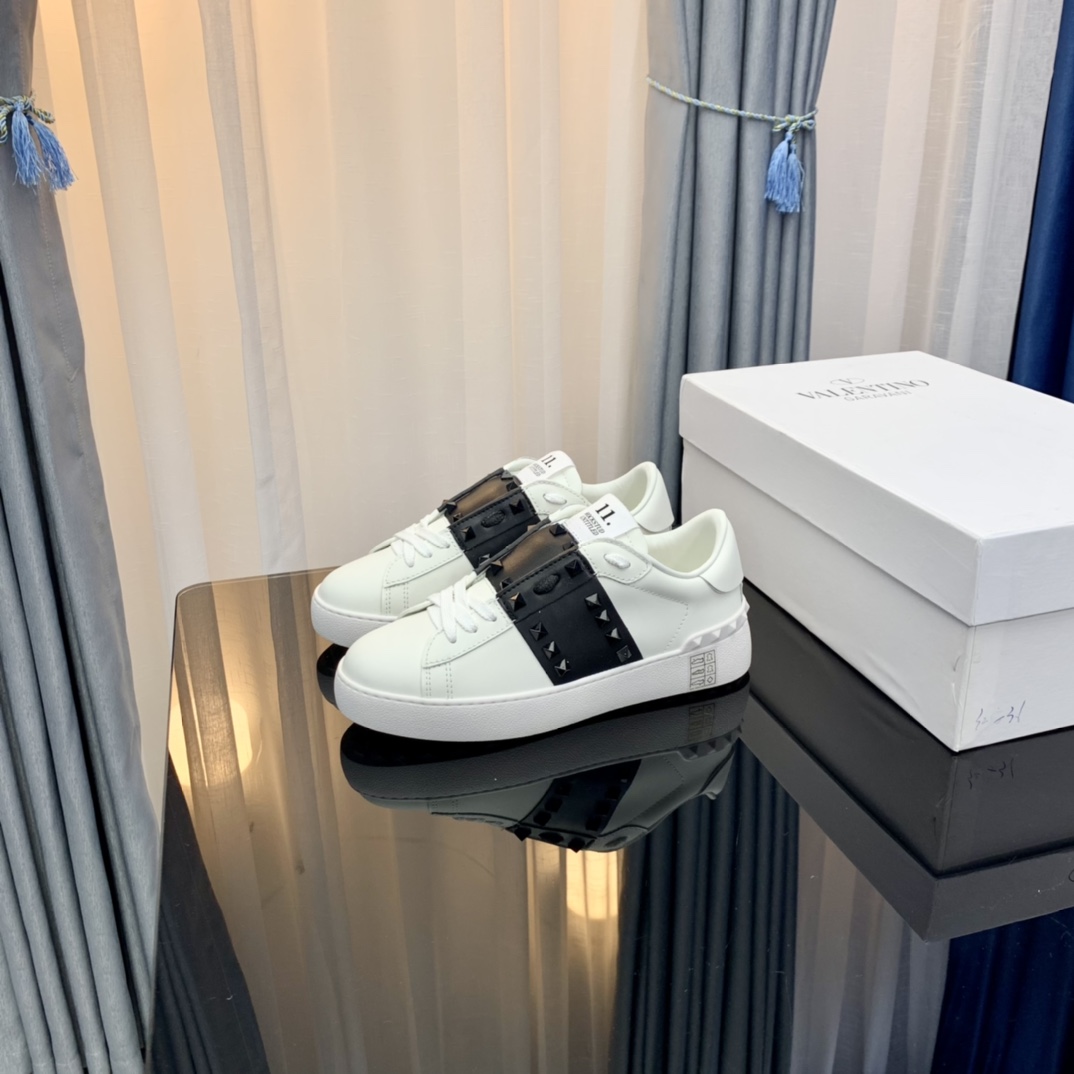 Valentino Rockstud Sneakers White/Black