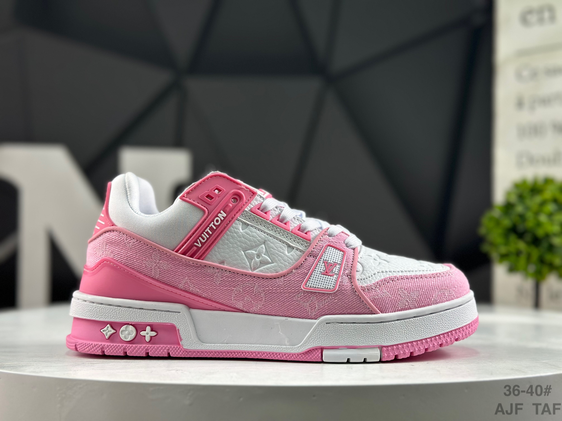 Louis Vuitton Trainer Maxi Low Sneaker Multicolor