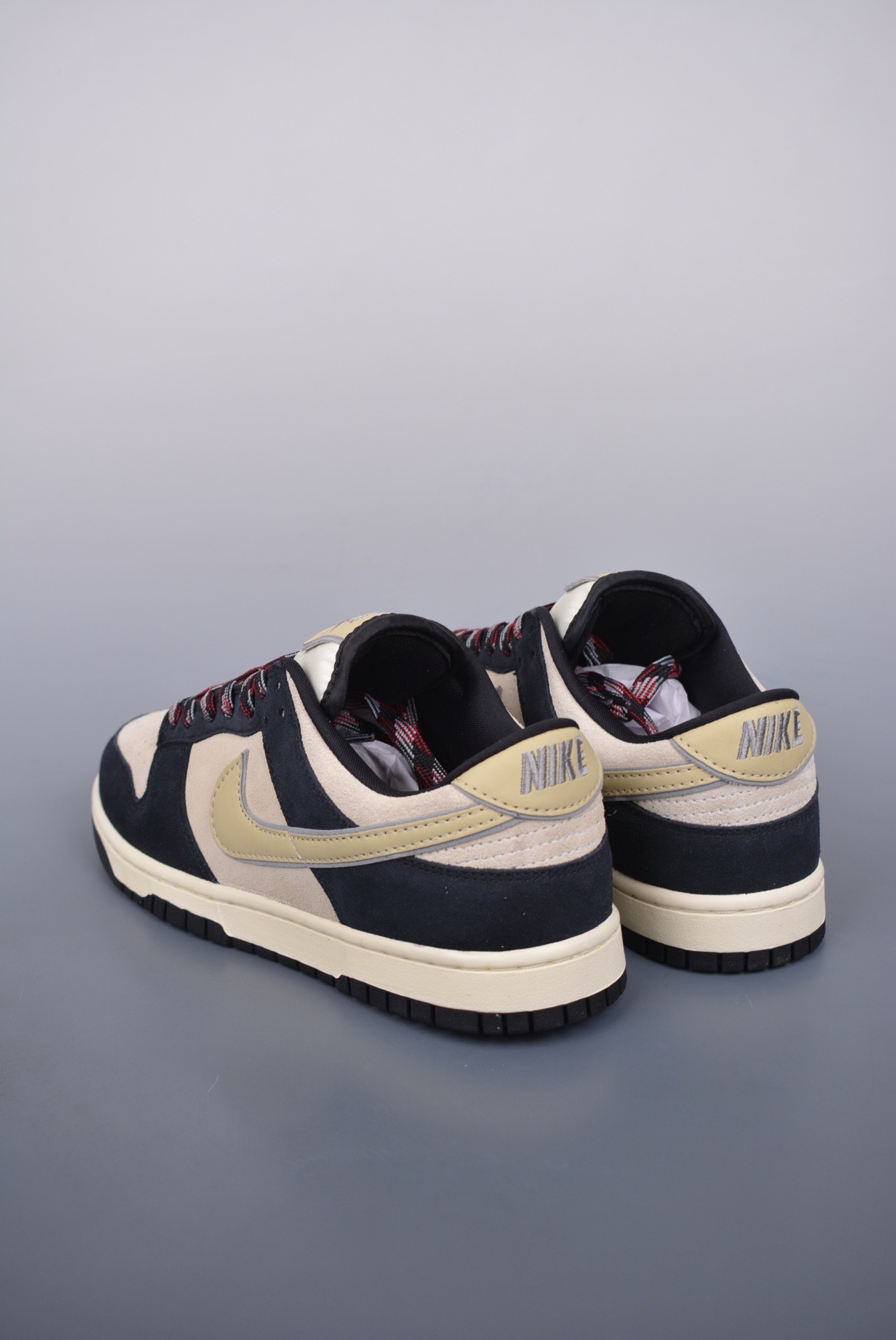 Nike SB Dunk Low Suede Grey Black