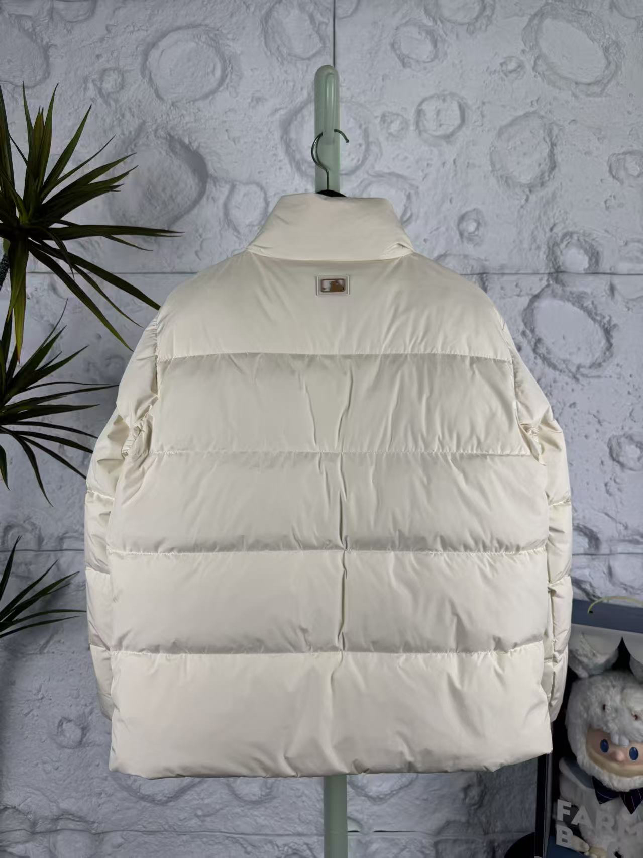 MLB NY Logo Down Puffer Jacket Cream