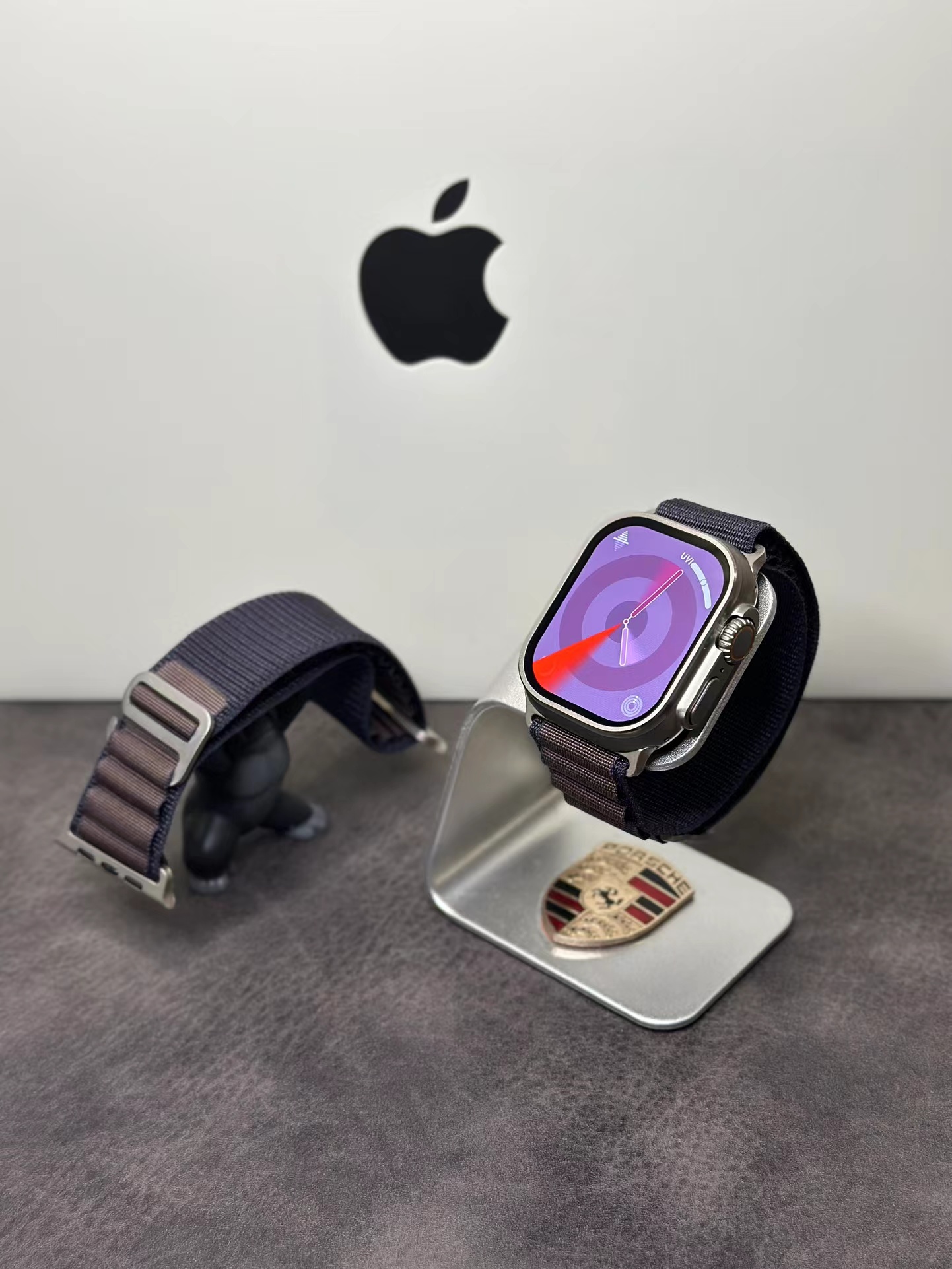 Apple Watch Ultra 2 Smartwatch Titanium Gray