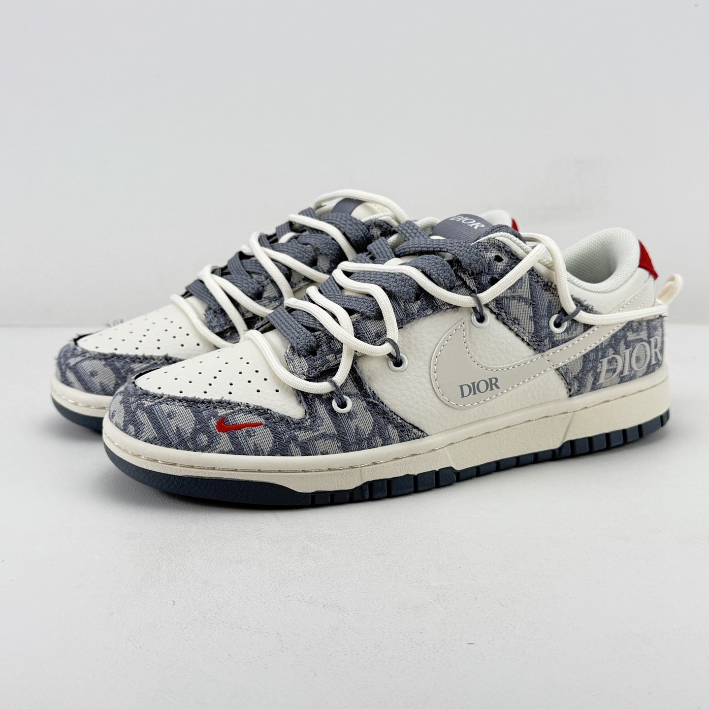 Nike SB Dunk Low Grey White