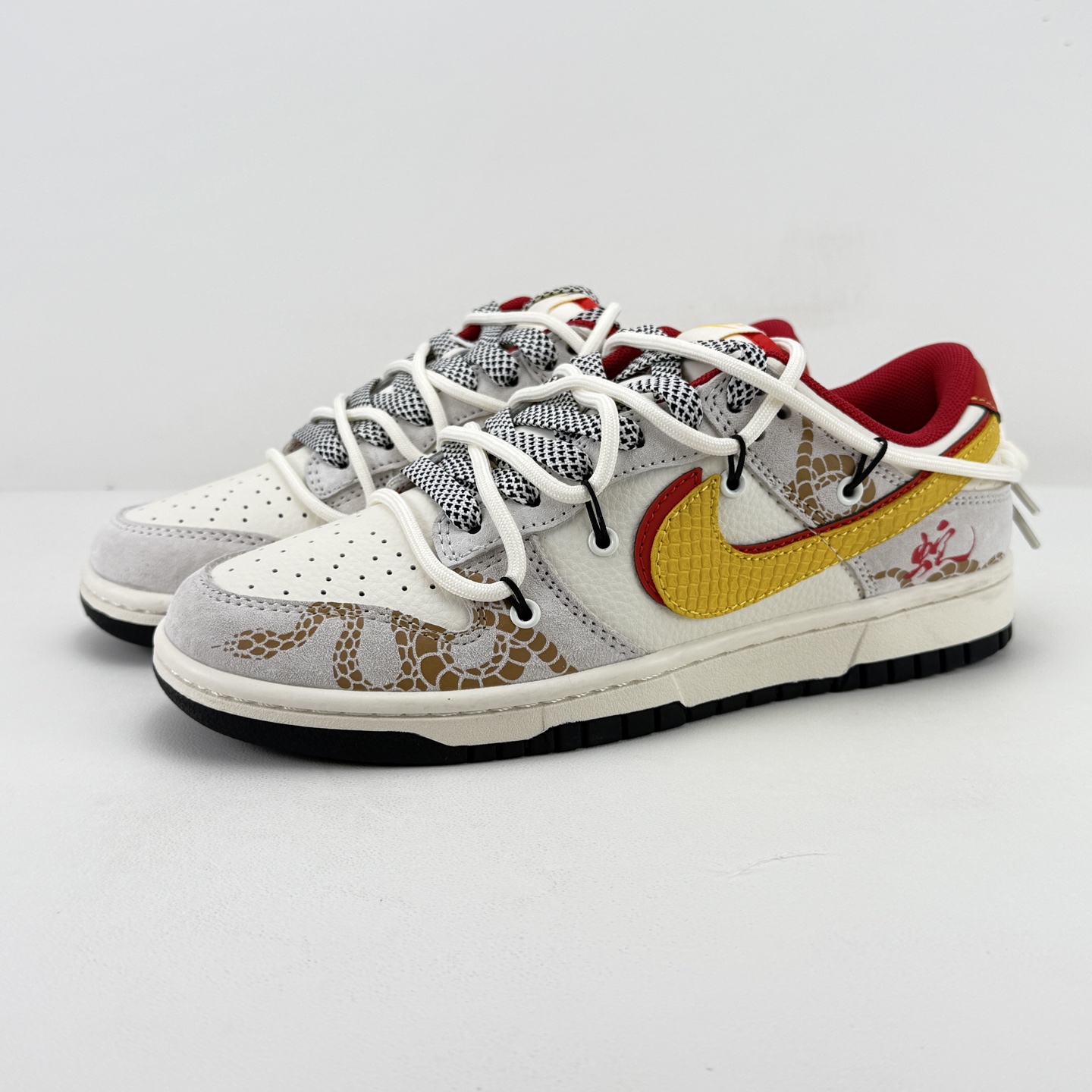 Nike SB Dunk Low White Gold