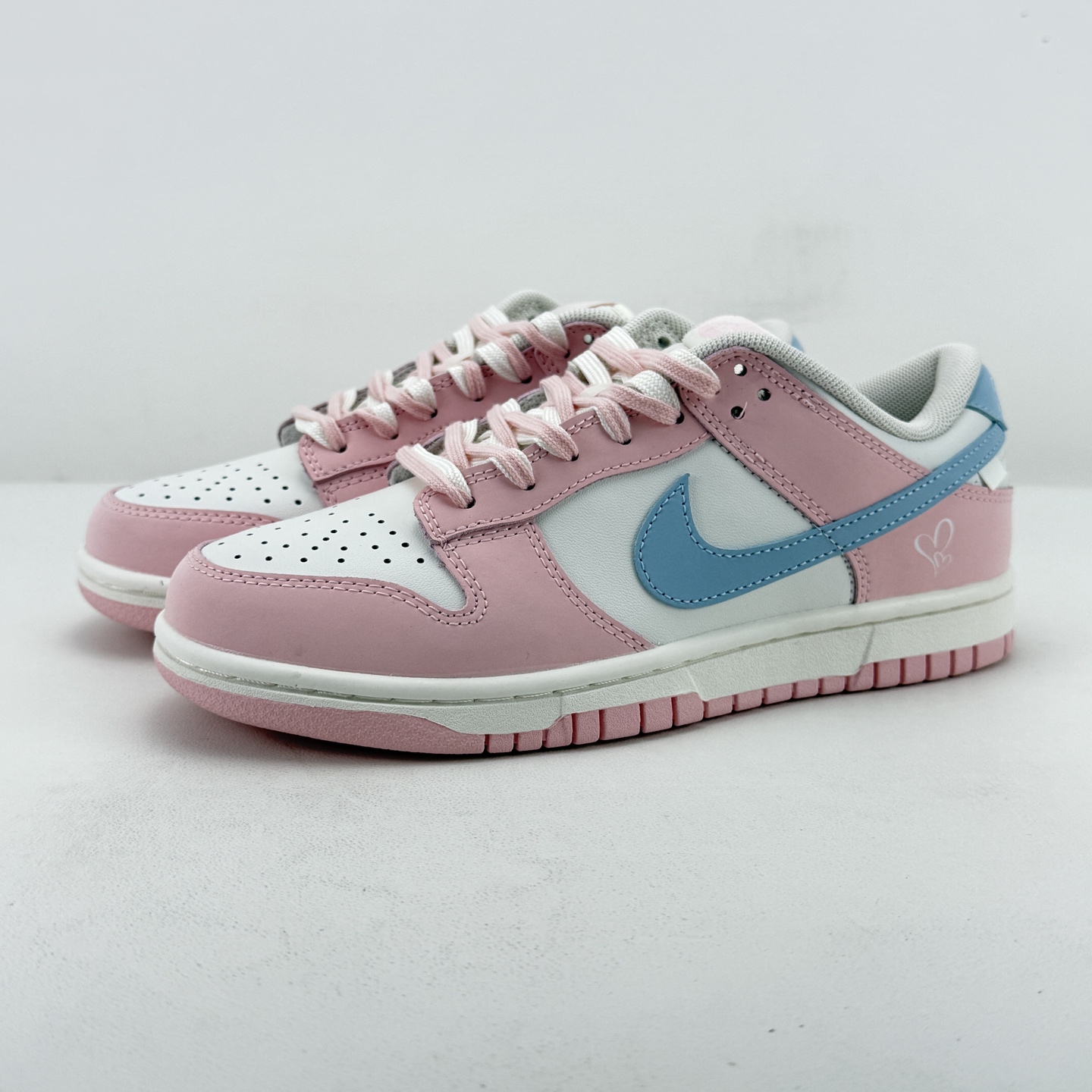 Nike SB Dunk Low Pink Blue