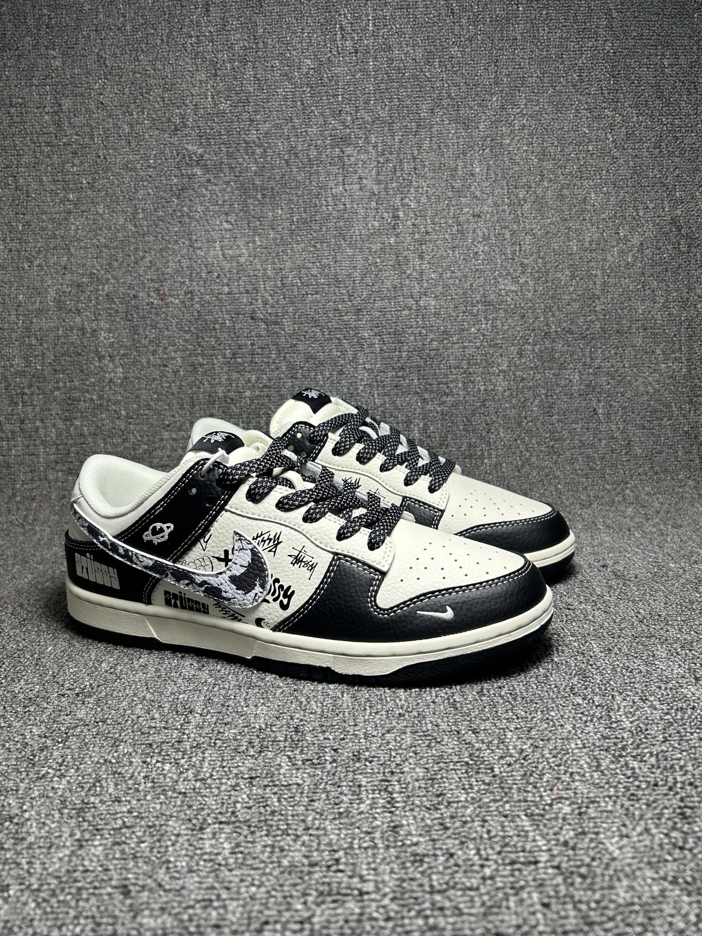 Nike SB Dunk Low Black White