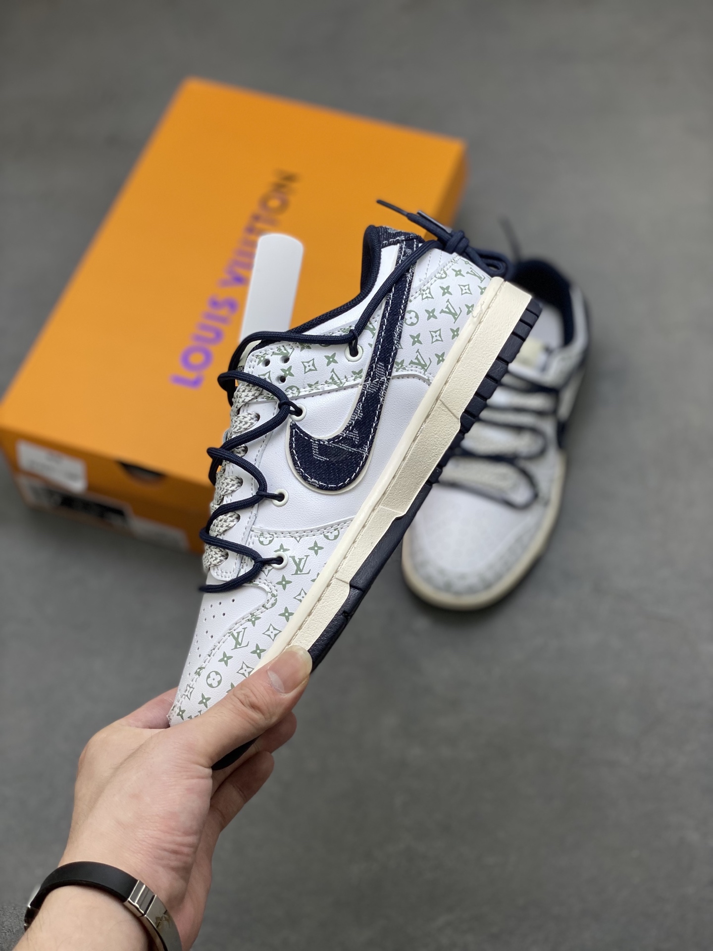 Nike SB Dunk Low White Navy