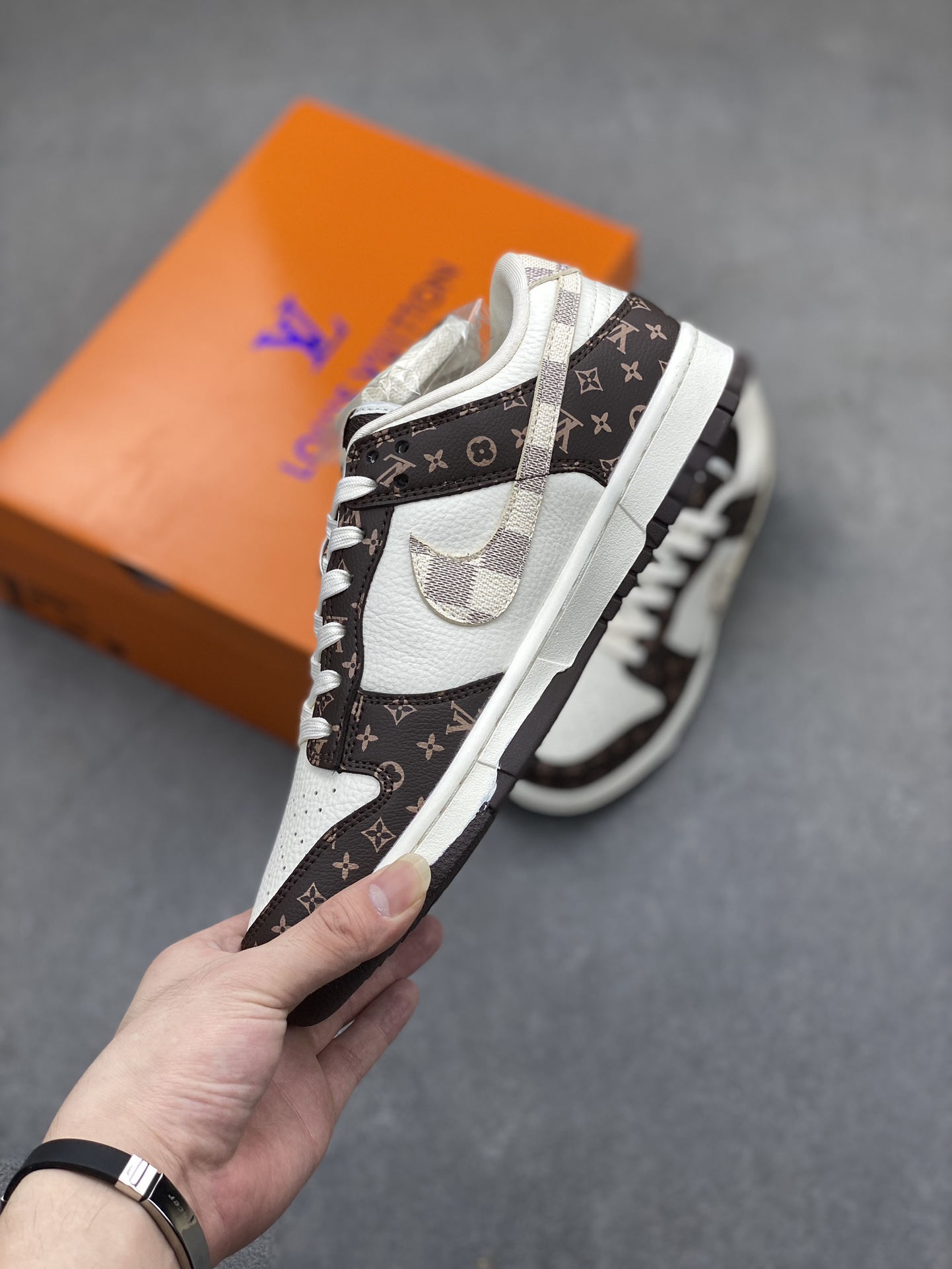 Nike SB Dunk Low Brown White