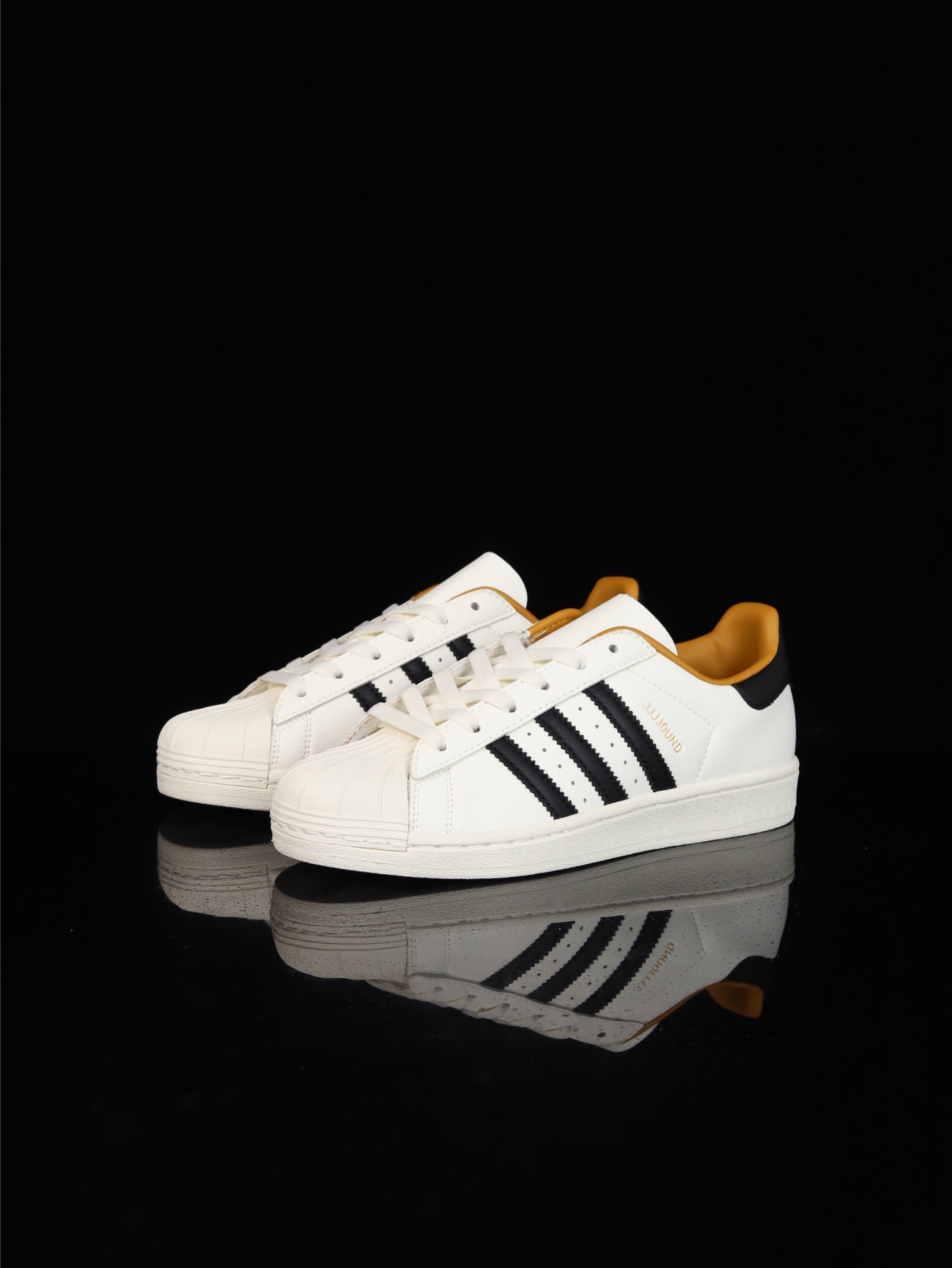 Adidas Superstar Shell-Toe Sneakers White/Black/Tan