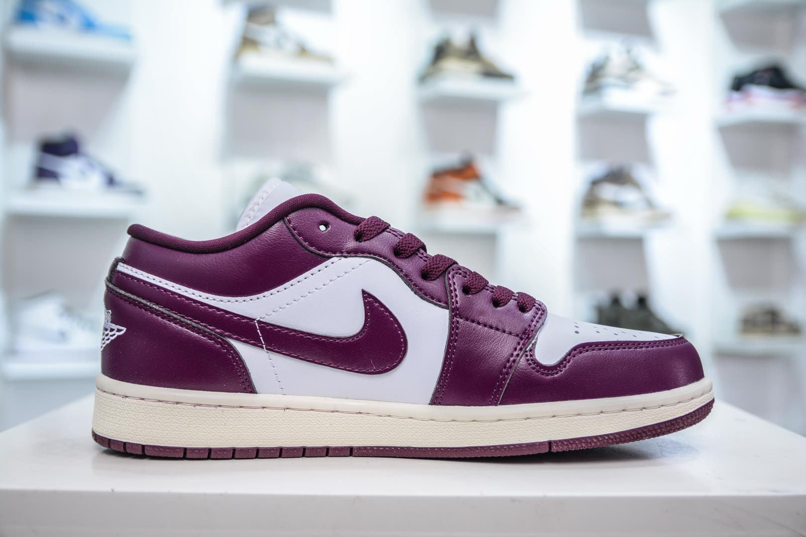 Jordan Air Jordan 1 Low Leather Sneakers Purple/White