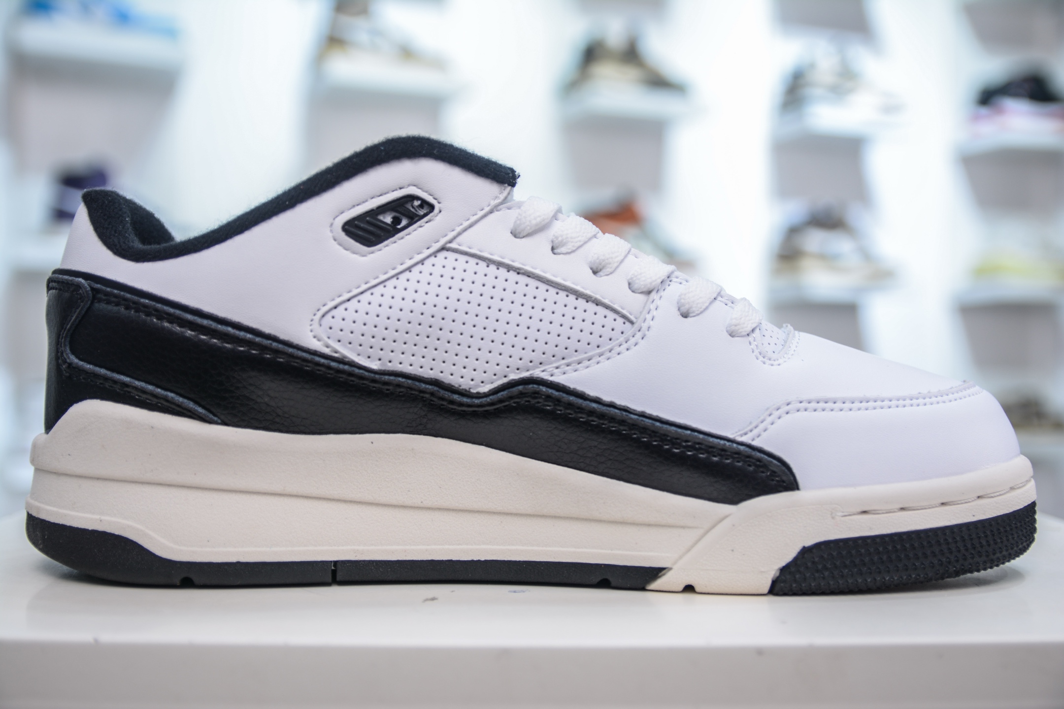 Jordan Flight Court Low Retro Sneaker Black/White
