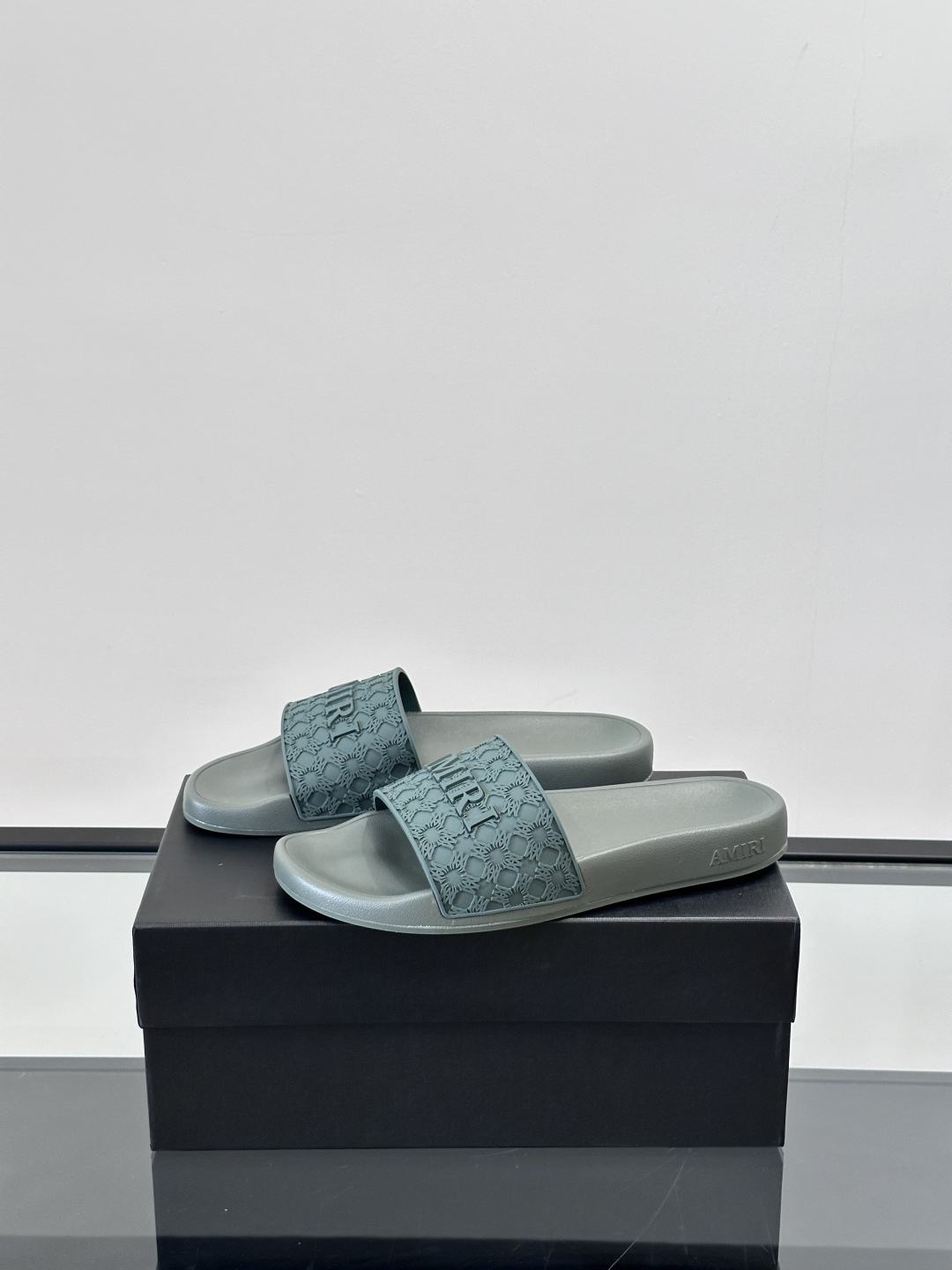 Amiri Embossed Logo Slides Green
