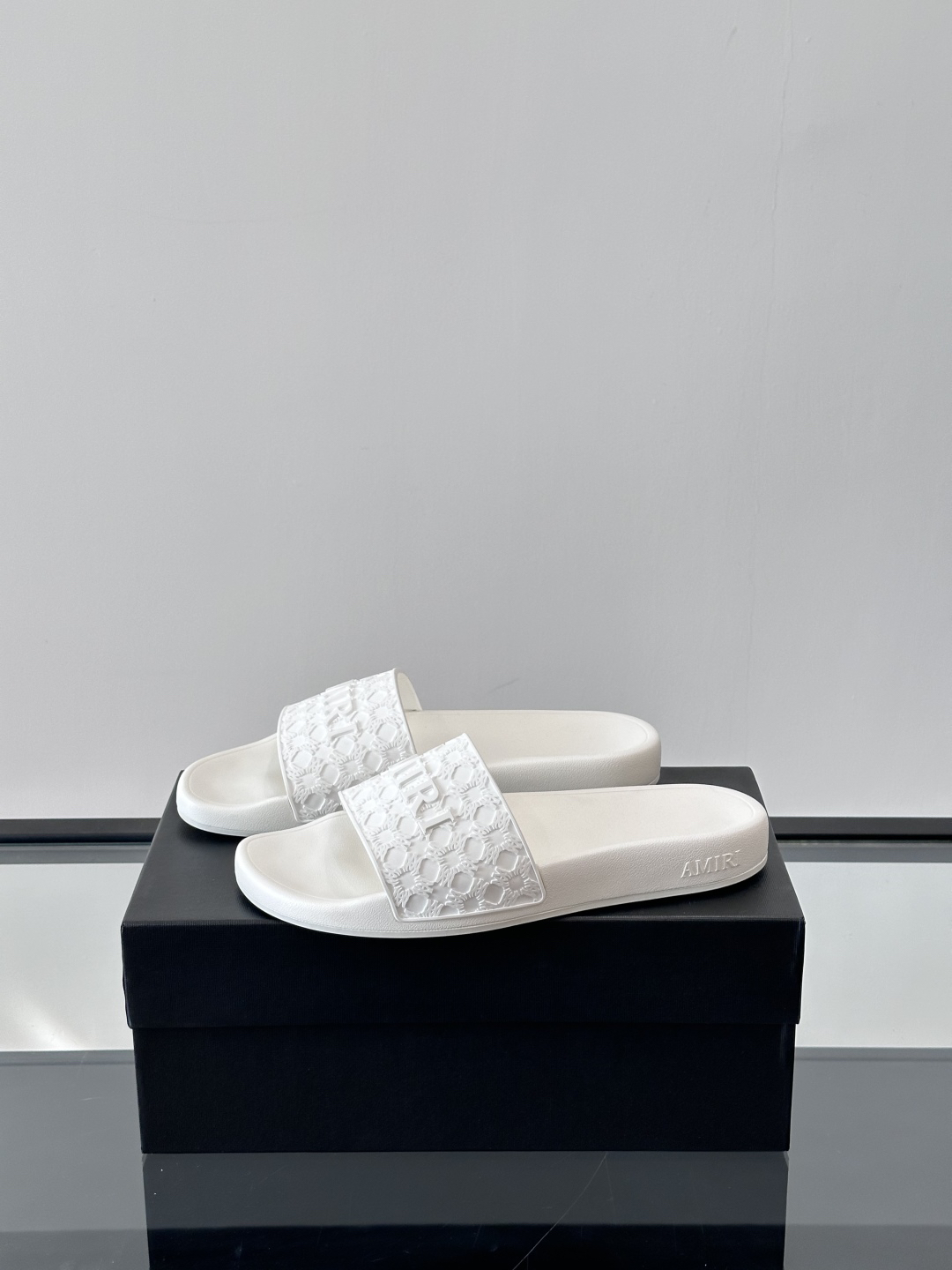 Amiri Embossed Logo Slide Sandals White