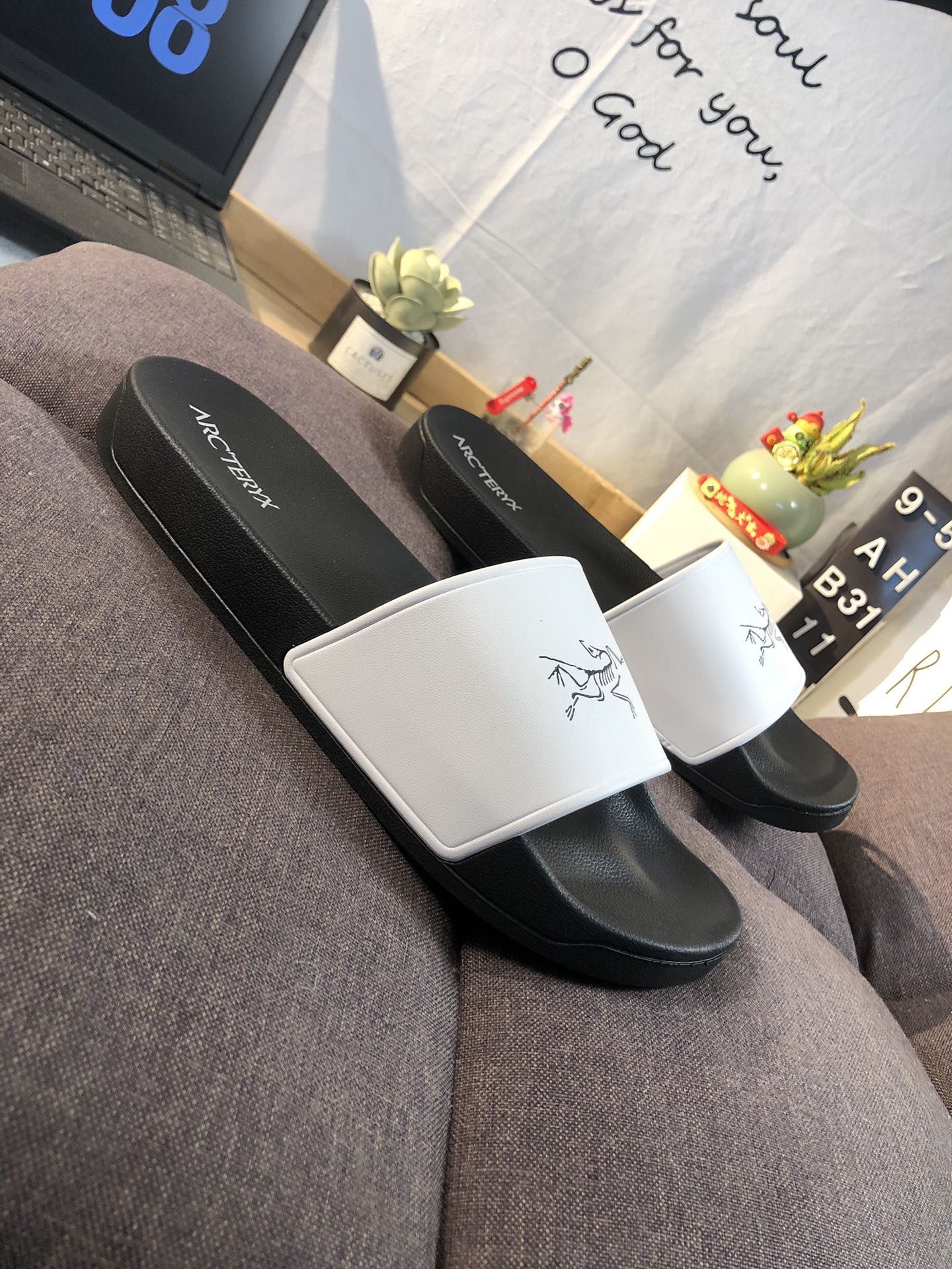 Arc'teryx Slide Sandals Cushioned White