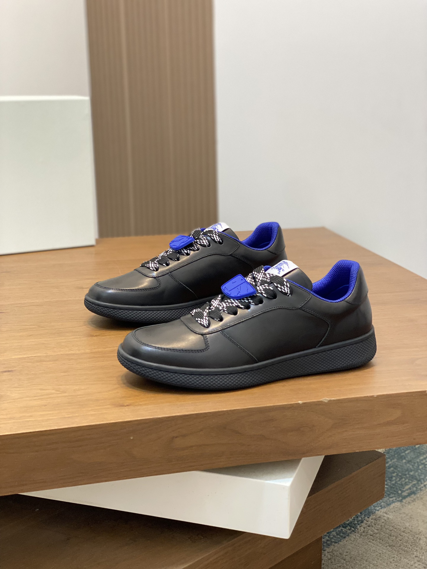 Burberry Leather Low-Top Sneakers Black/Blue