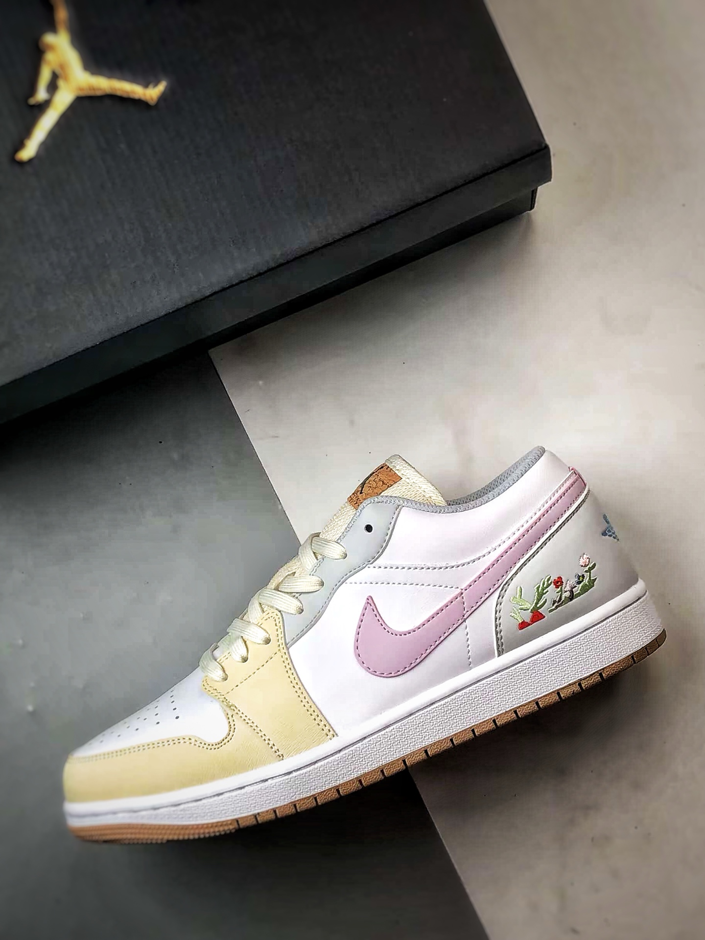 Jordan Air Jordan 1 Low Floral White Grey Pink